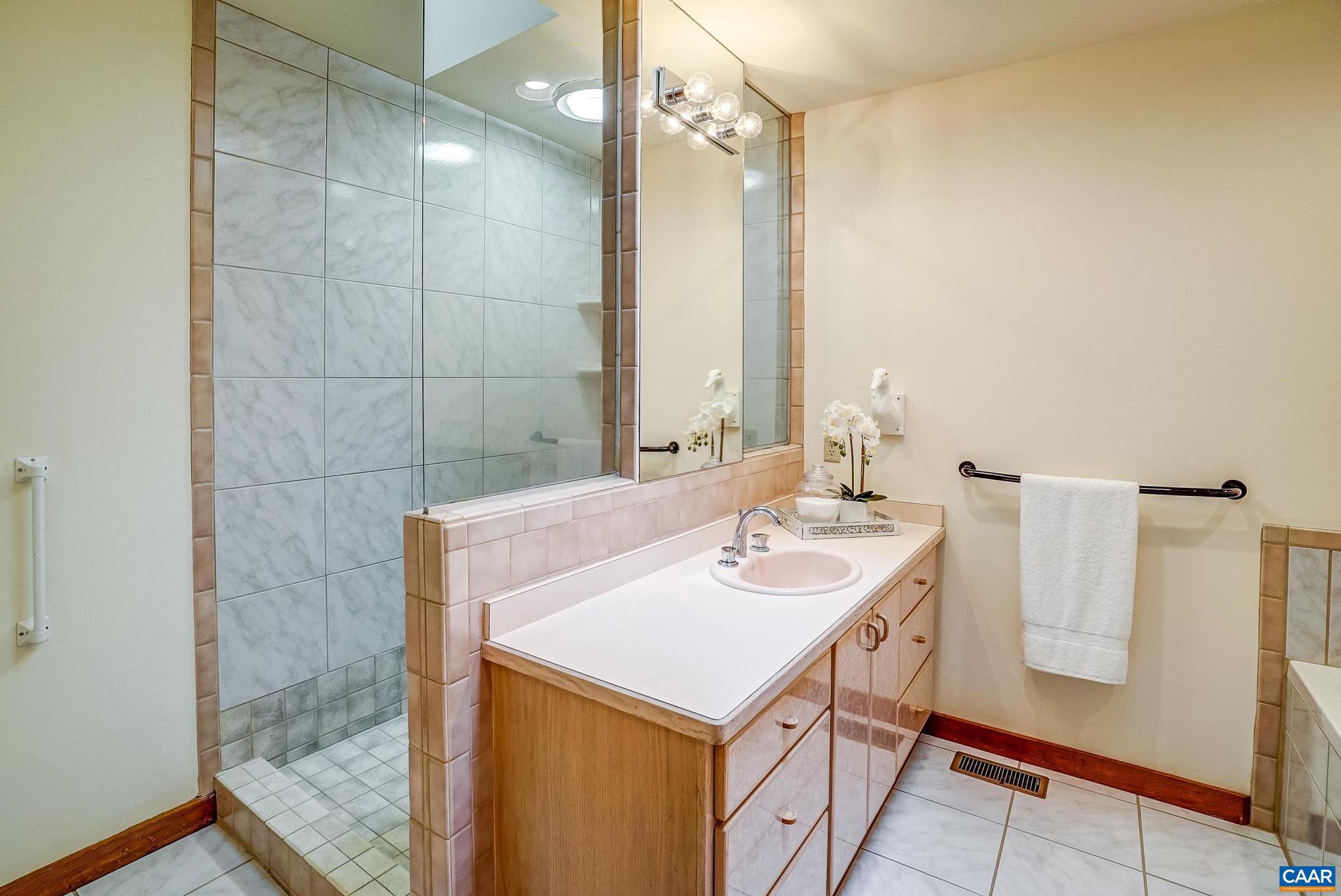 REVEILLE FARM - Residential