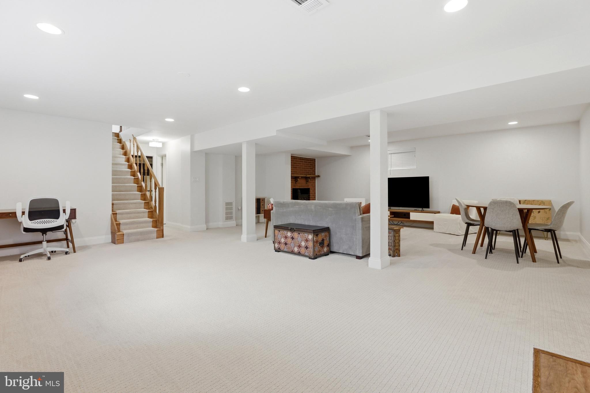 SHERWOOD FOREST - Residential