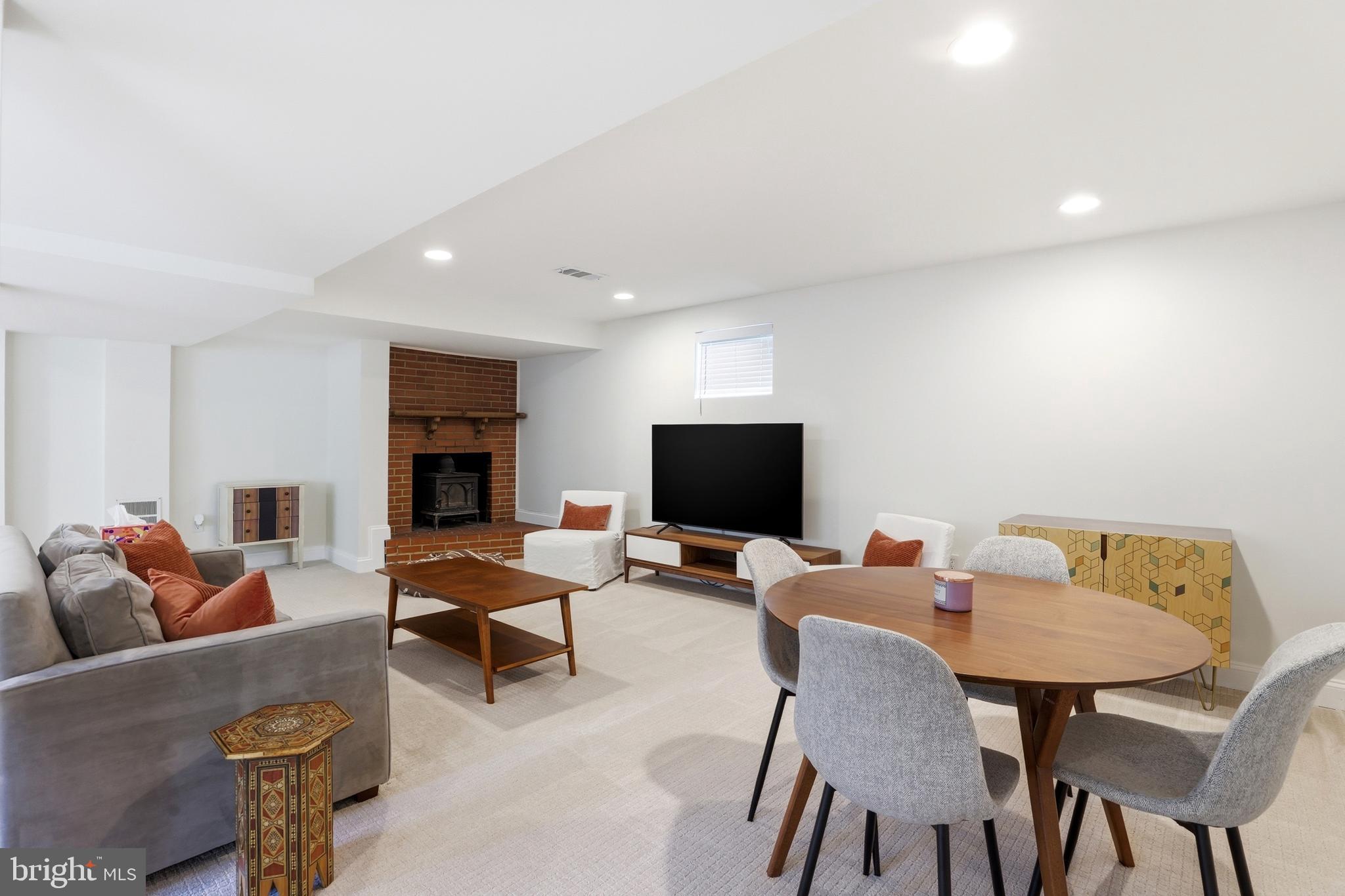 SHERWOOD FOREST - Residential