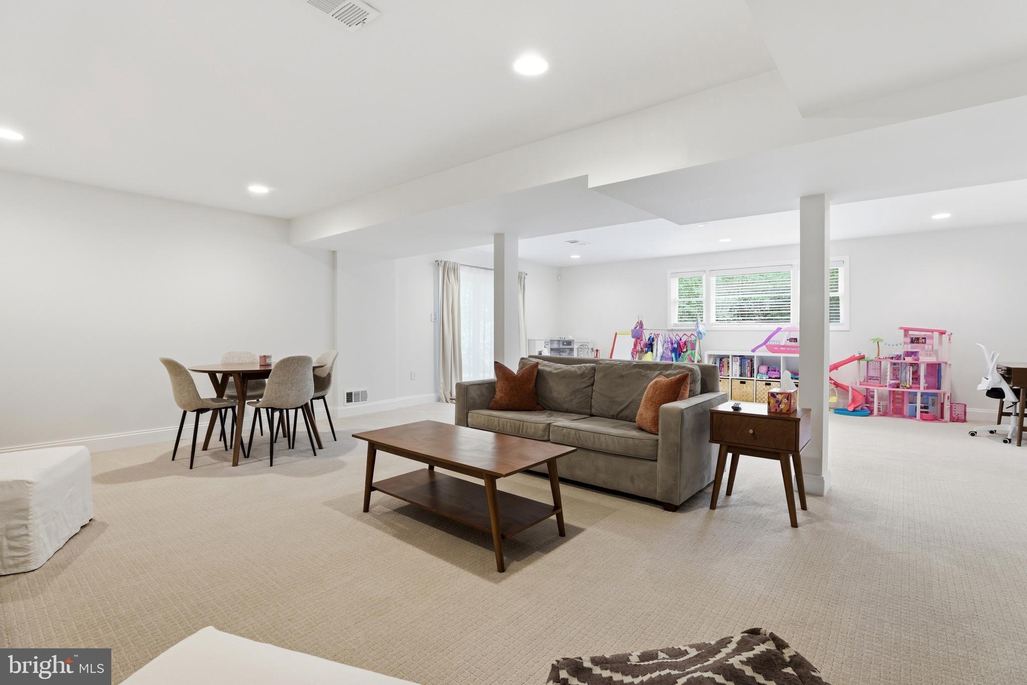 SHERWOOD FOREST - Residential
