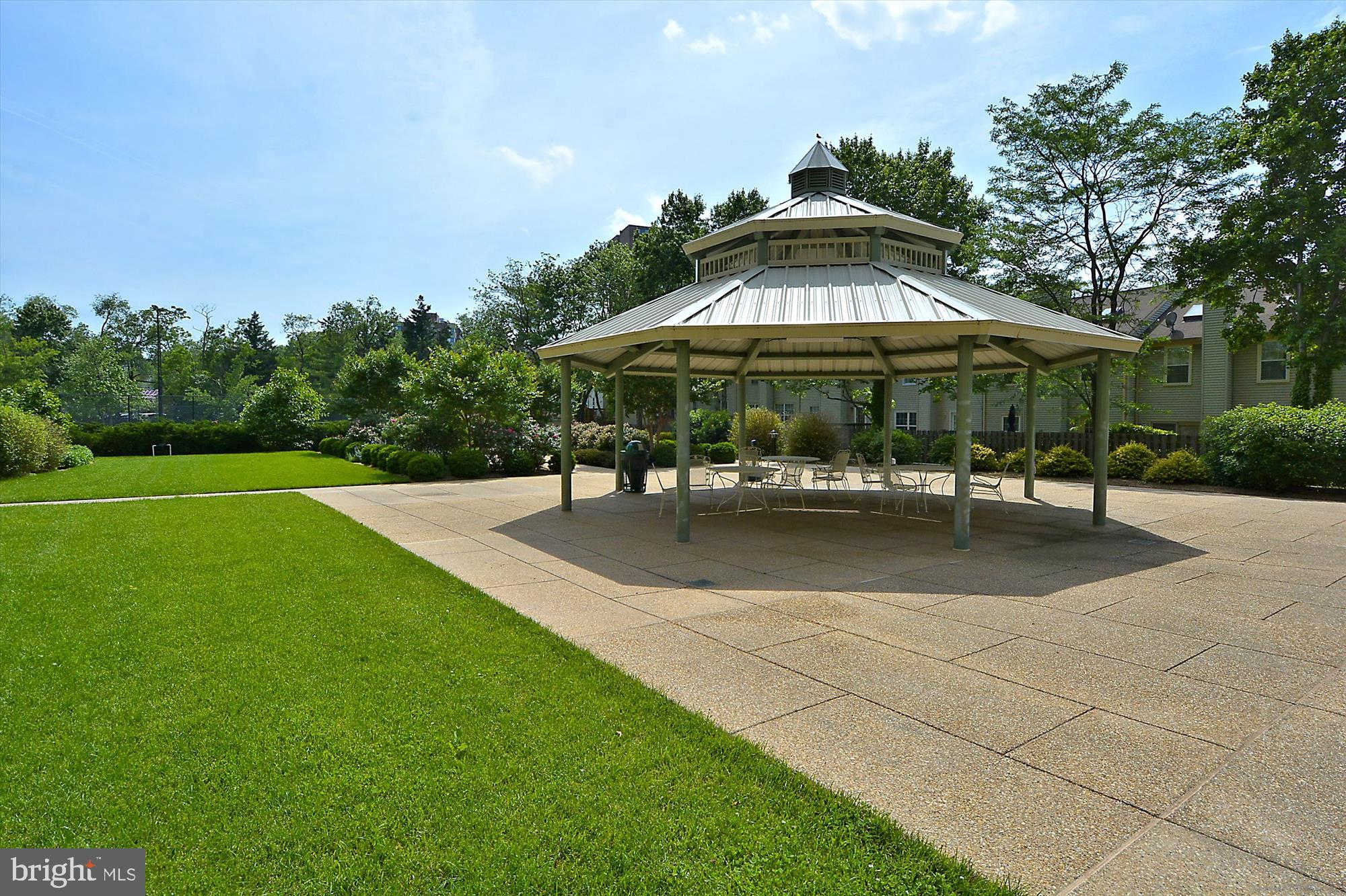 GREENHOUSE - Residential Lease