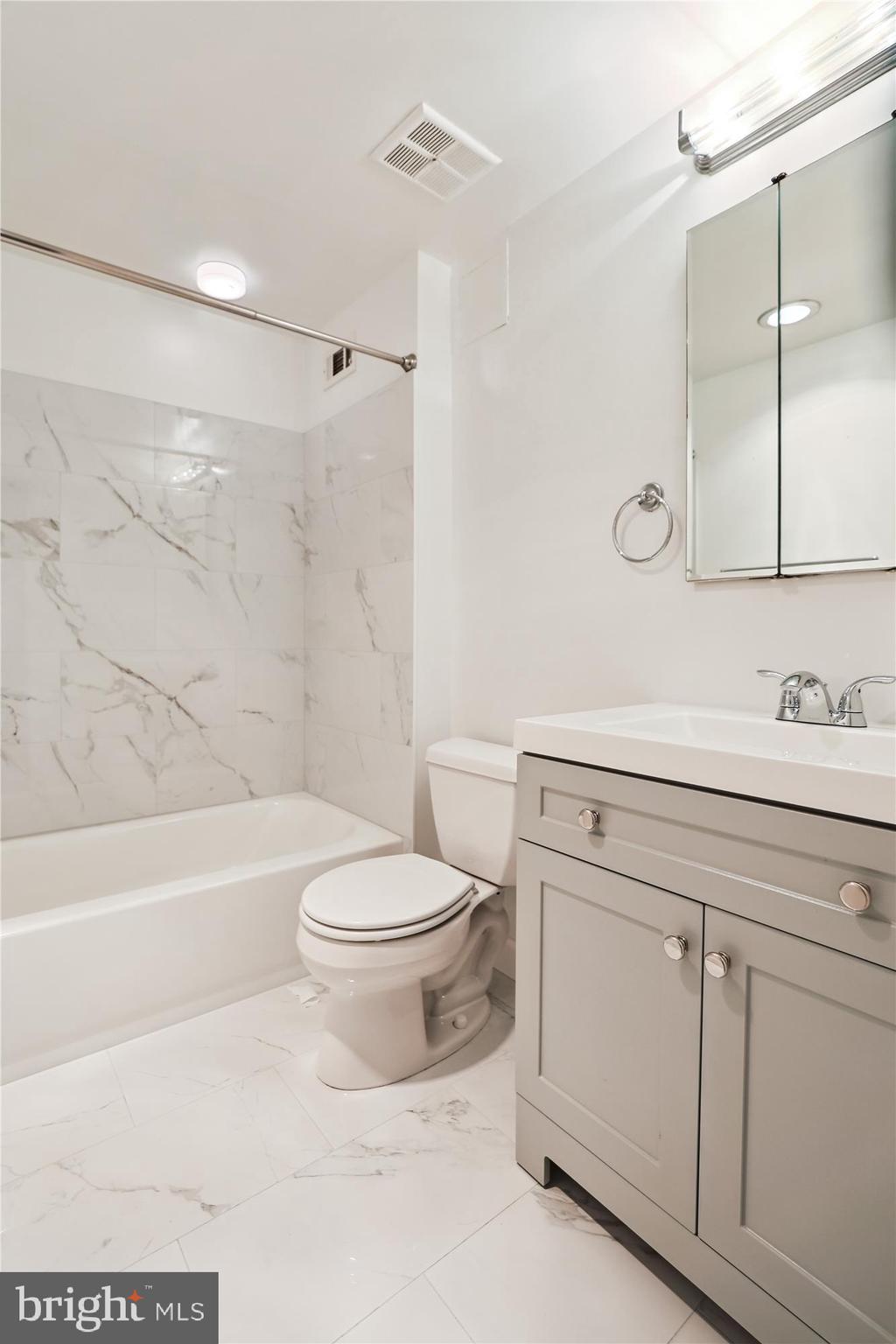 GREENHOUSE - Residential Lease