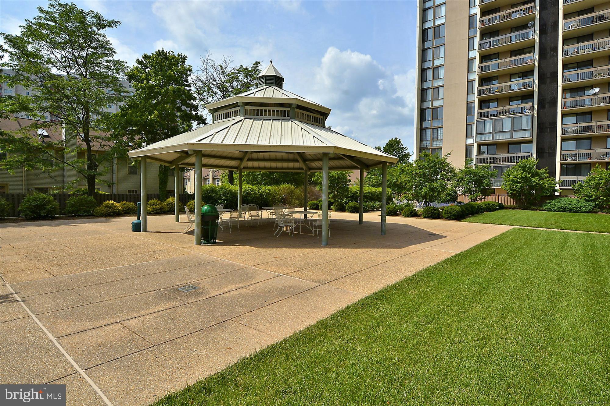 GREENHOUSE - Residential Lease