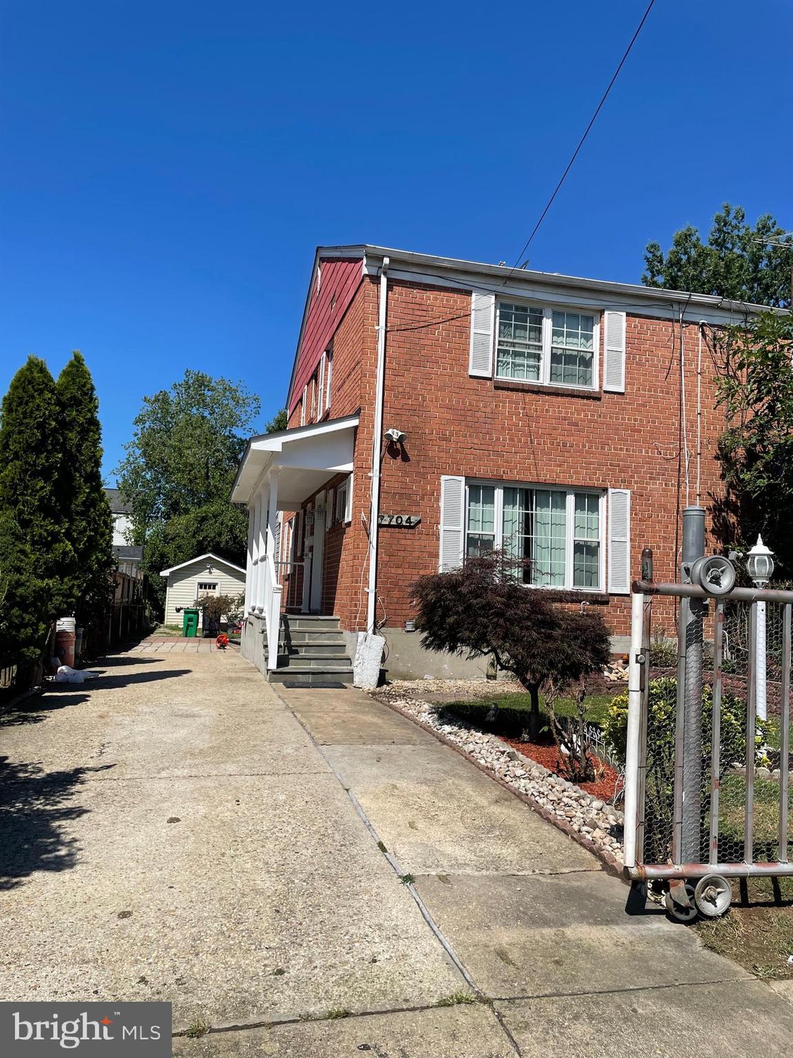 UNIVERSITY GARDENS - Residential