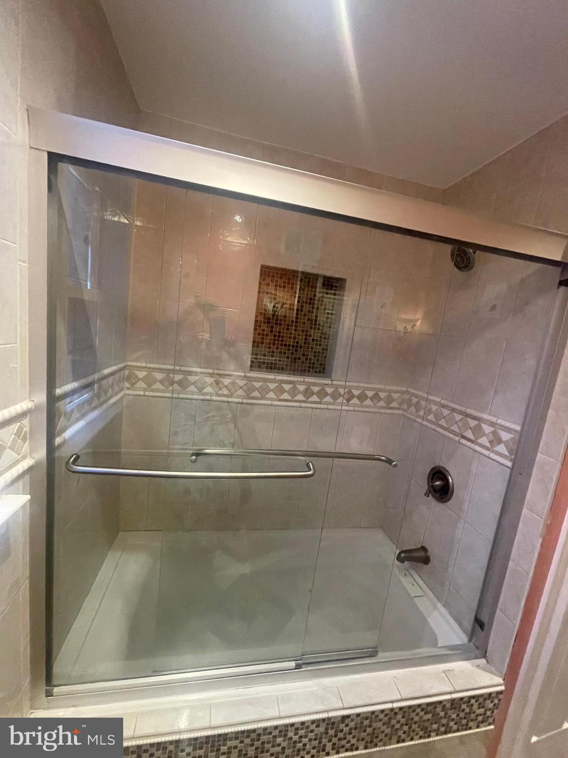 UNIVERSITY GARDENS - Residential