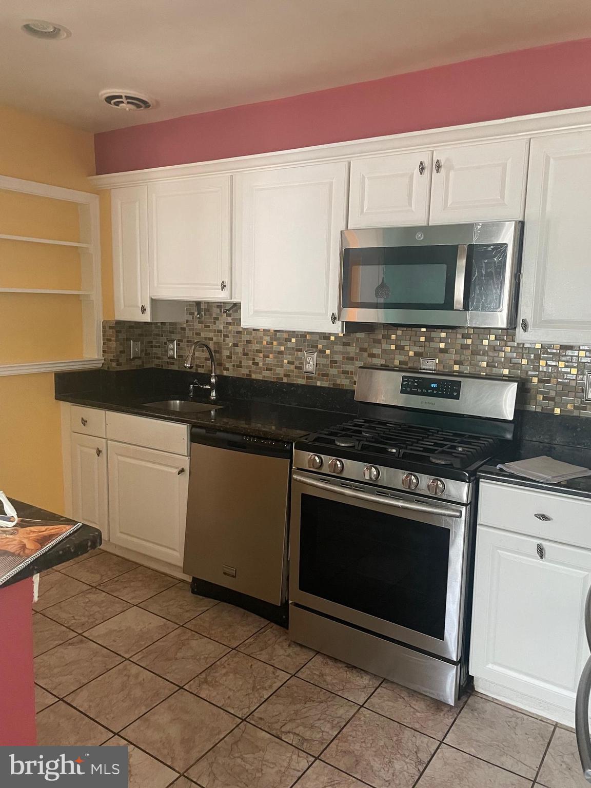 UNIVERSITY GARDENS - Residential