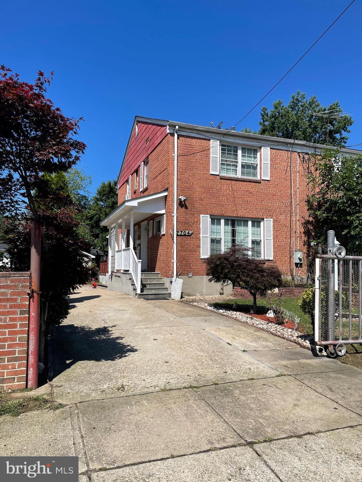 UNIVERSITY GARDENS - Residential