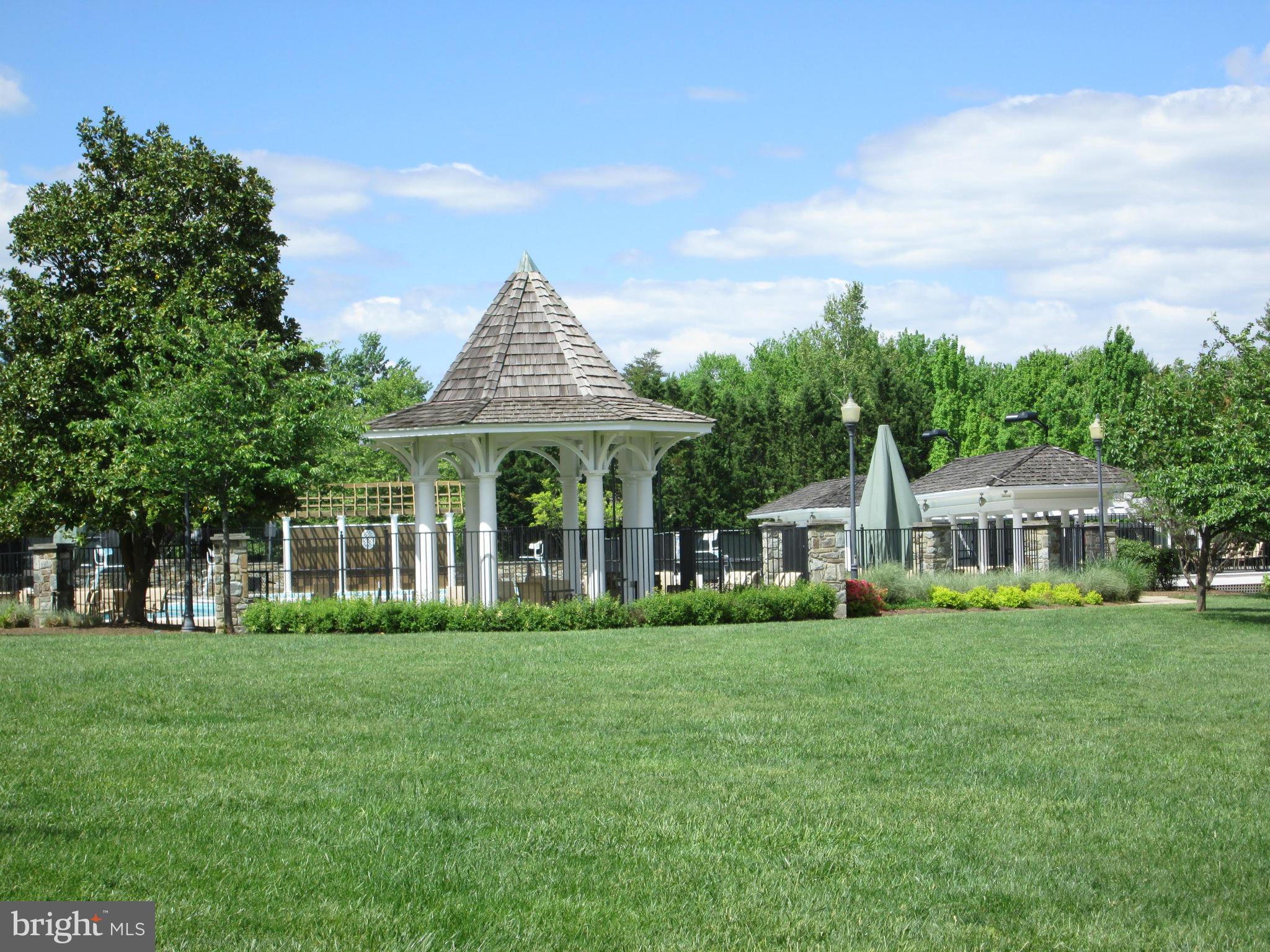 KENTLANDS HILL DISTRICT - Residential Lease