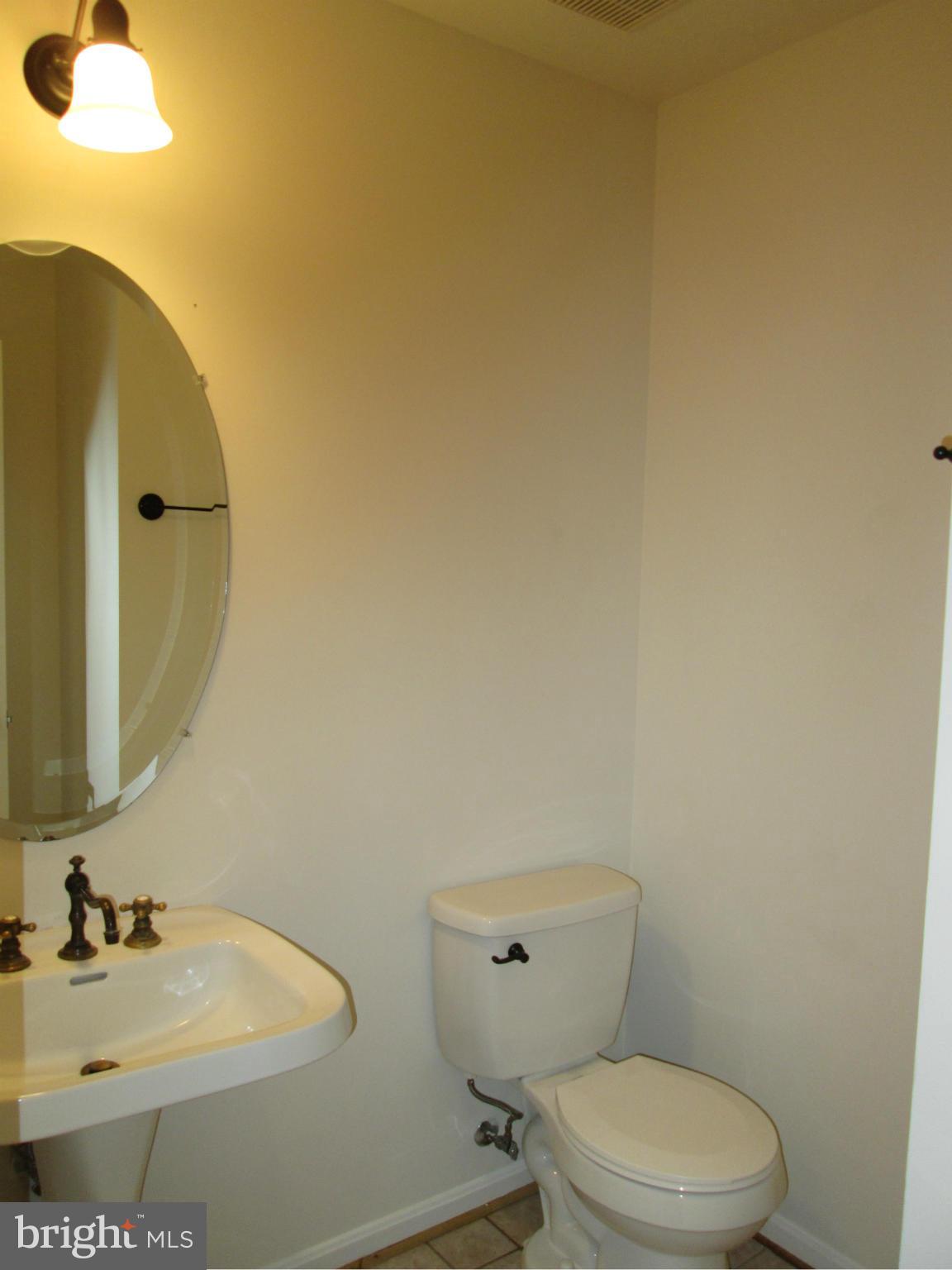 KENTLANDS HILL DISTRICT - Residential Lease