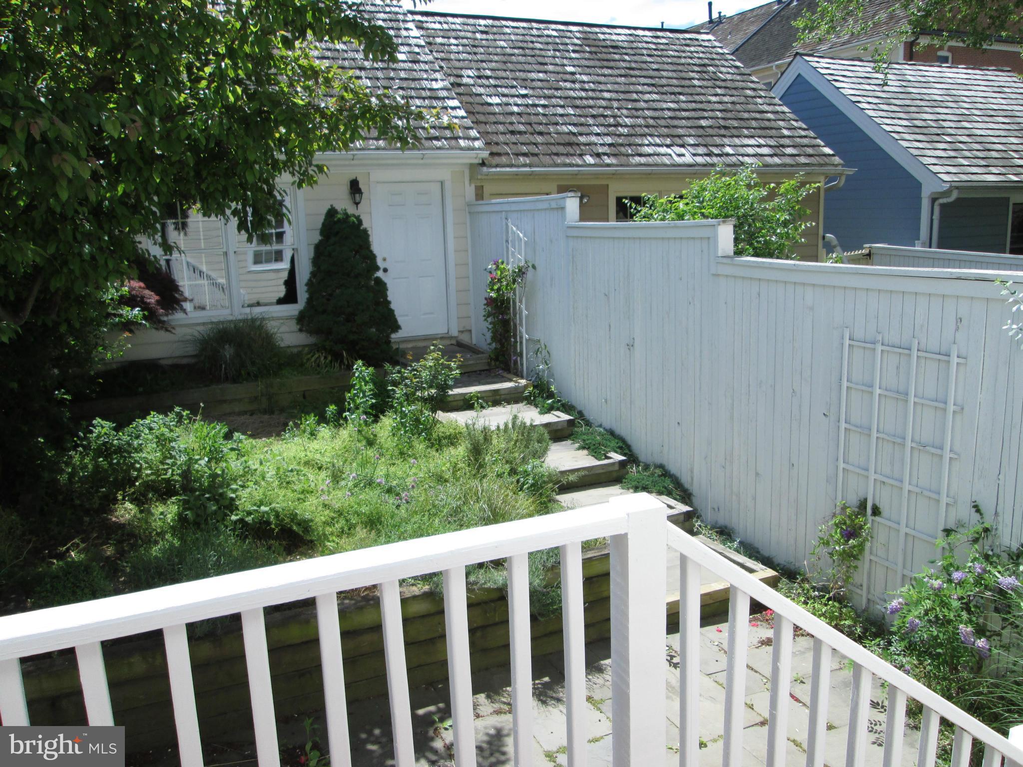 KENTLANDS HILL DISTRICT - Residential Lease