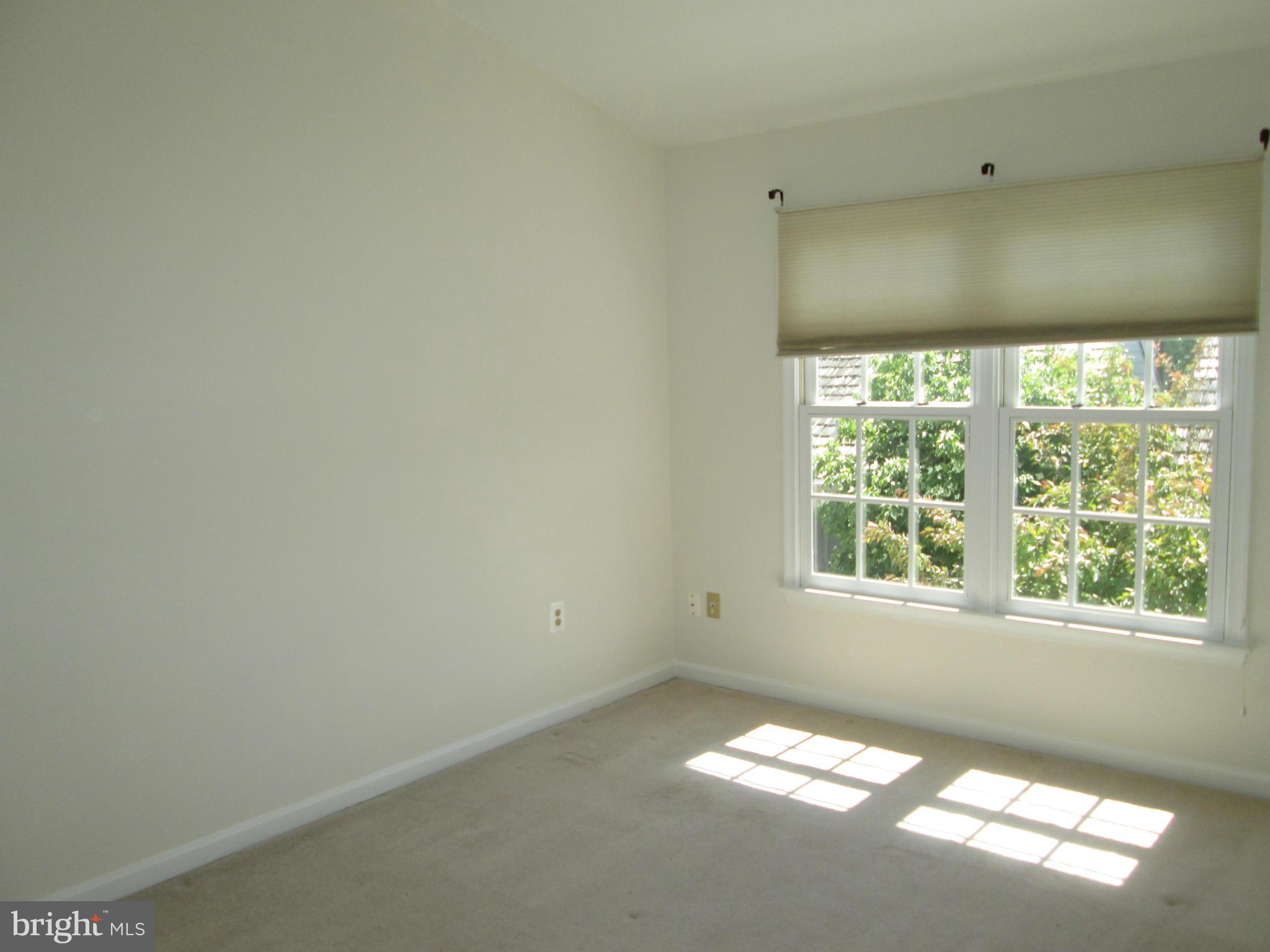 KENTLANDS HILL DISTRICT - Residential Lease