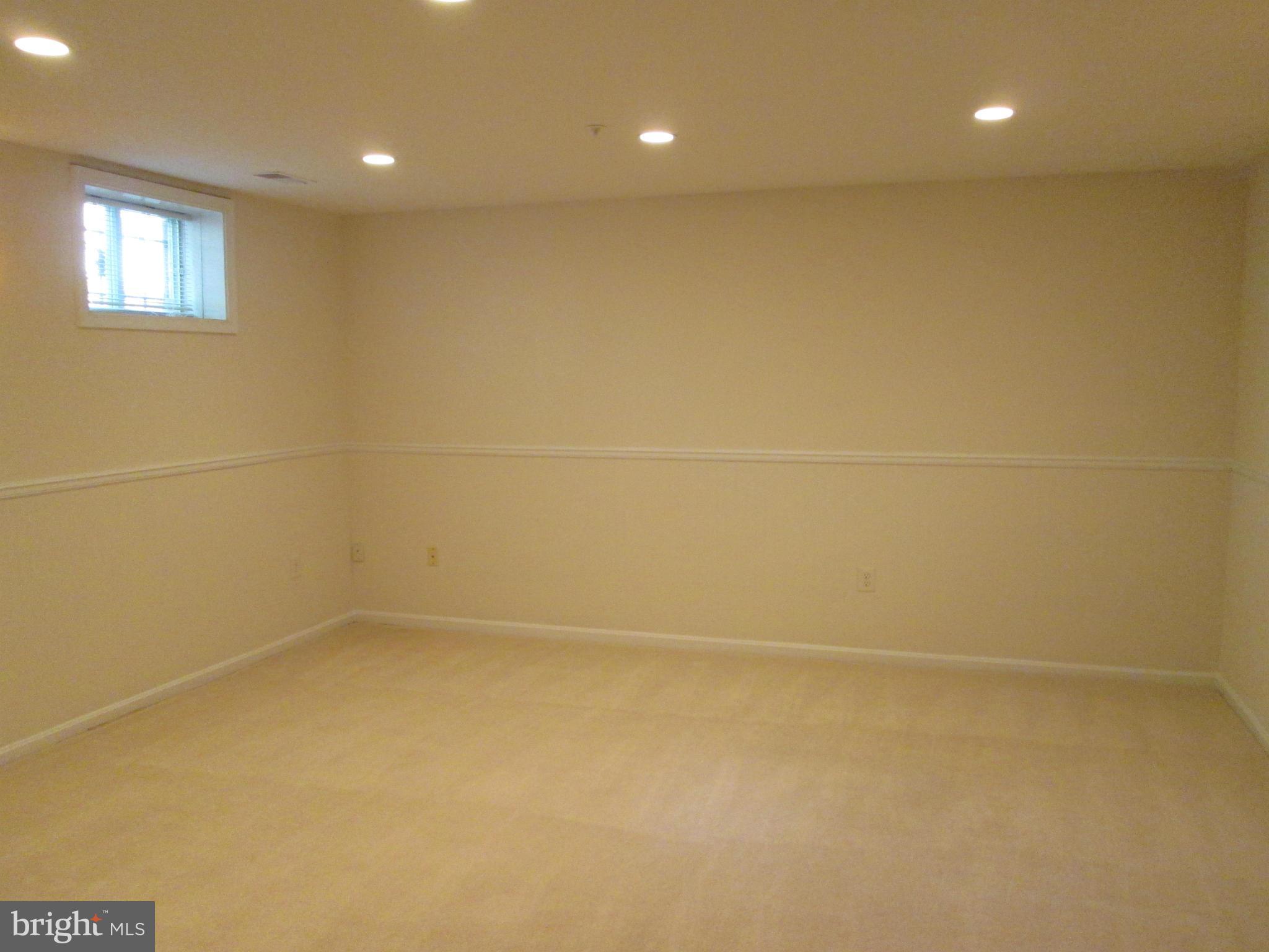 KENTLANDS HILL DISTRICT - Residential Lease