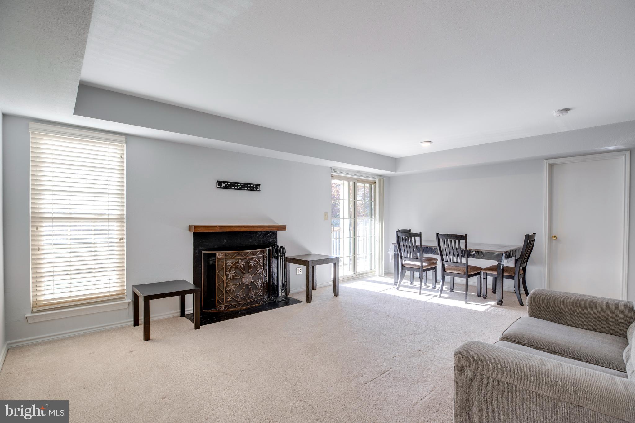 PENDERBROOK SQUARE CONDOMINIUMS - Residential Lease