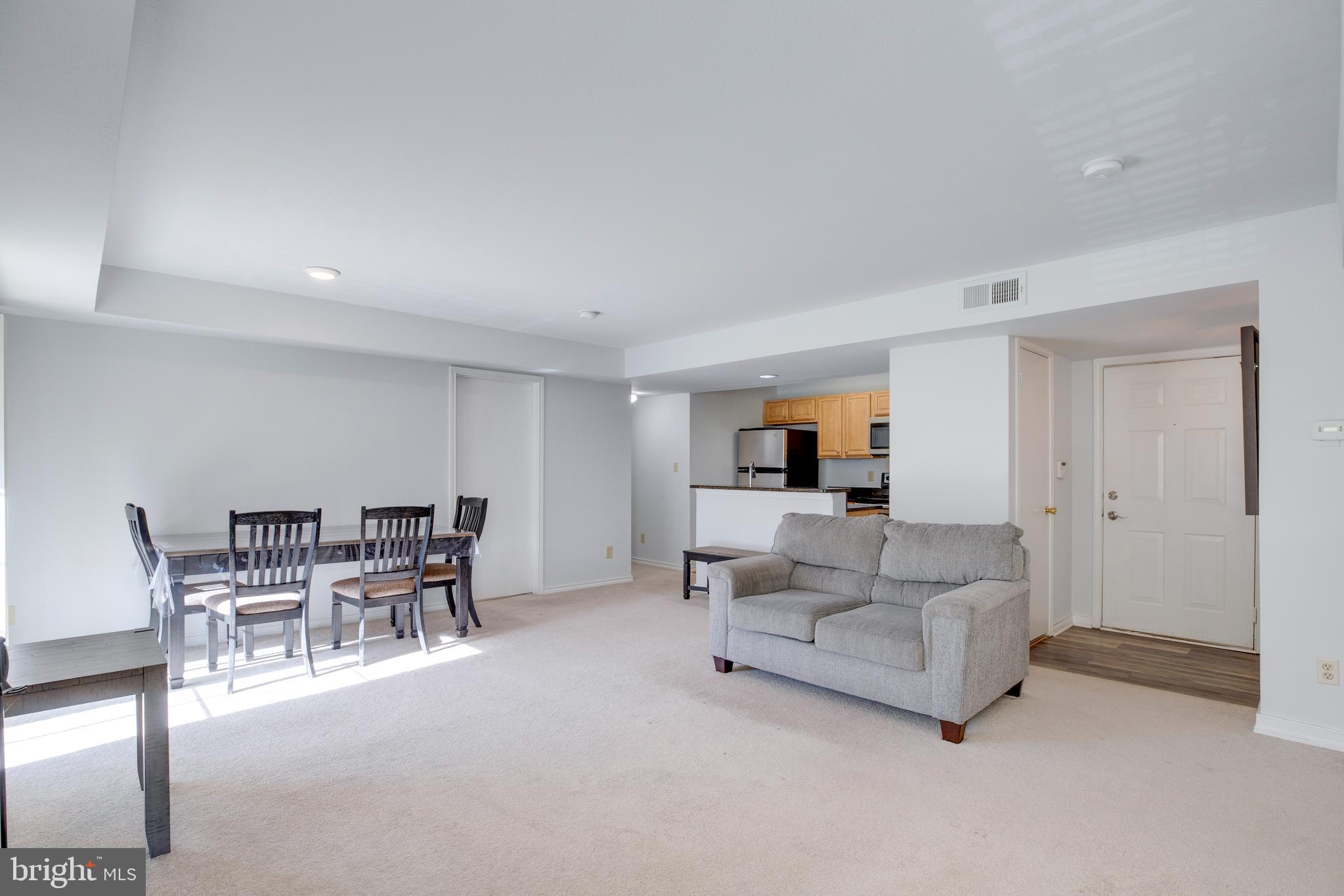 PENDERBROOK SQUARE CONDOMINIUMS - Residential Lease