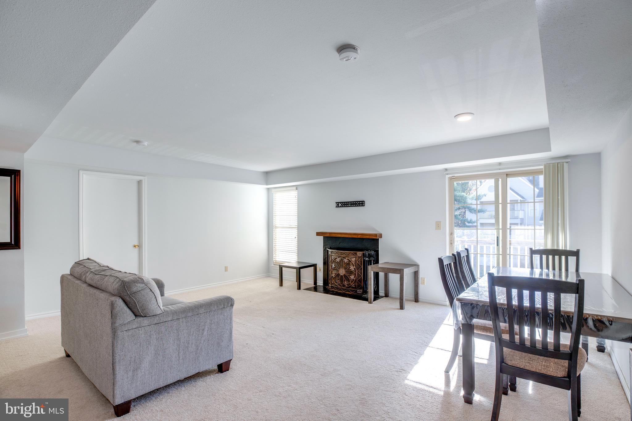 PENDERBROOK SQUARE CONDOMINIUMS - Residential Lease