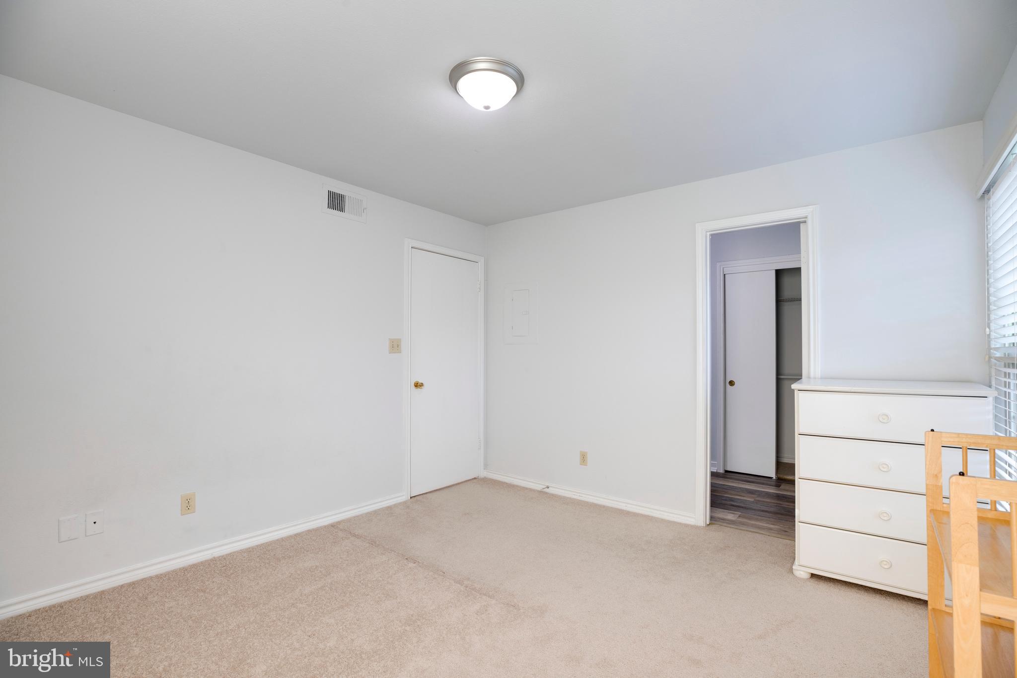 PENDERBROOK SQUARE CONDOMINIUMS - Residential Lease