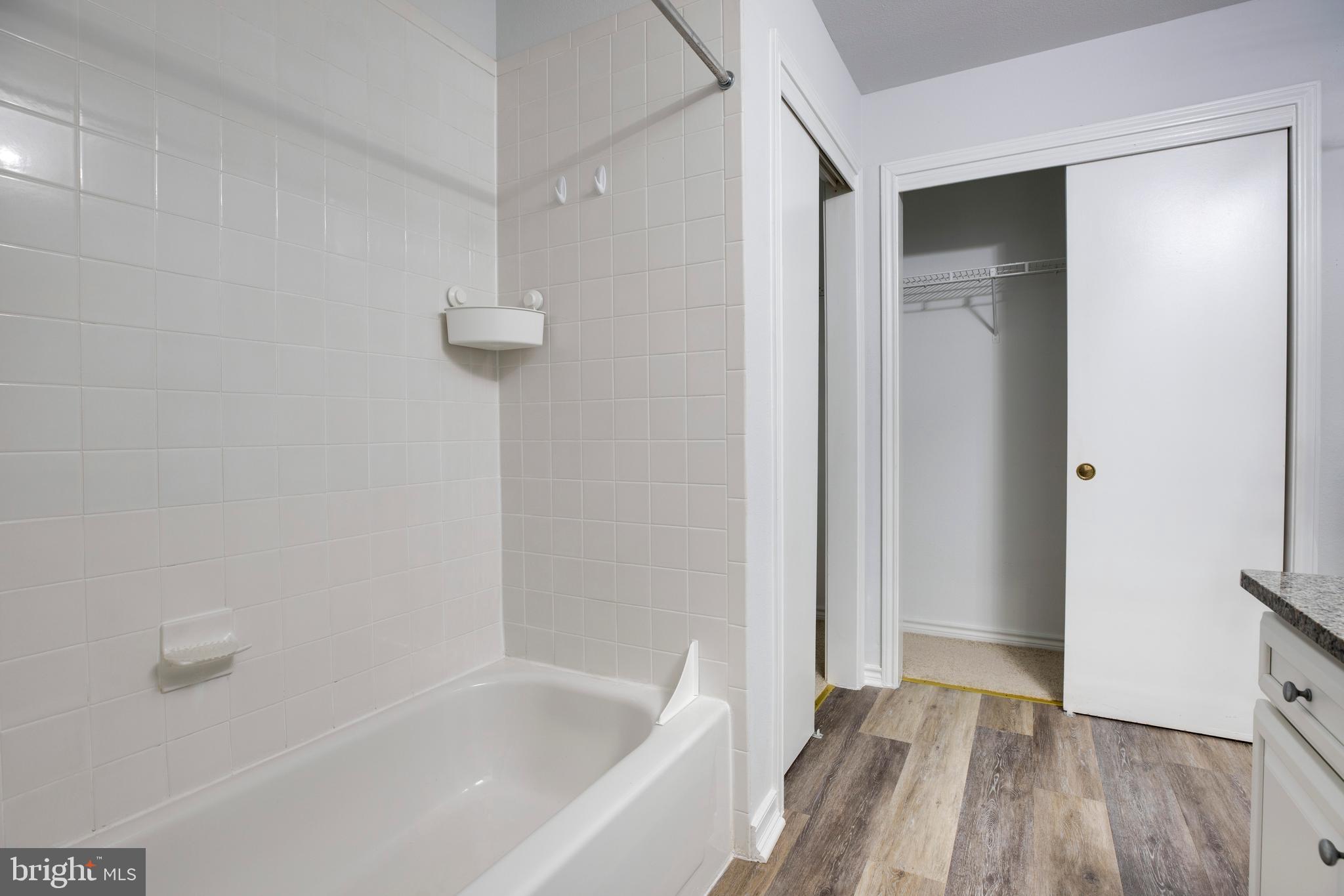 PENDERBROOK SQUARE CONDOMINIUMS - Residential Lease