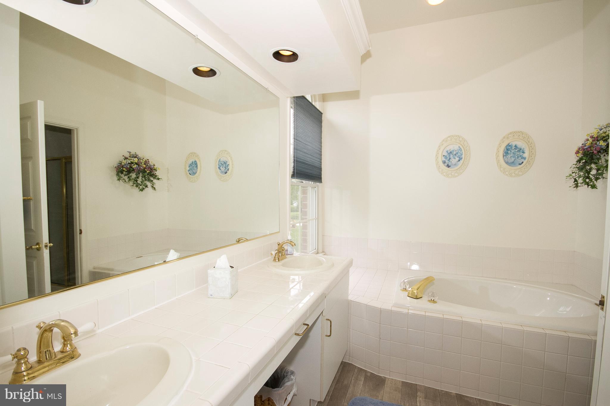 ROLAND PLACE - Residential