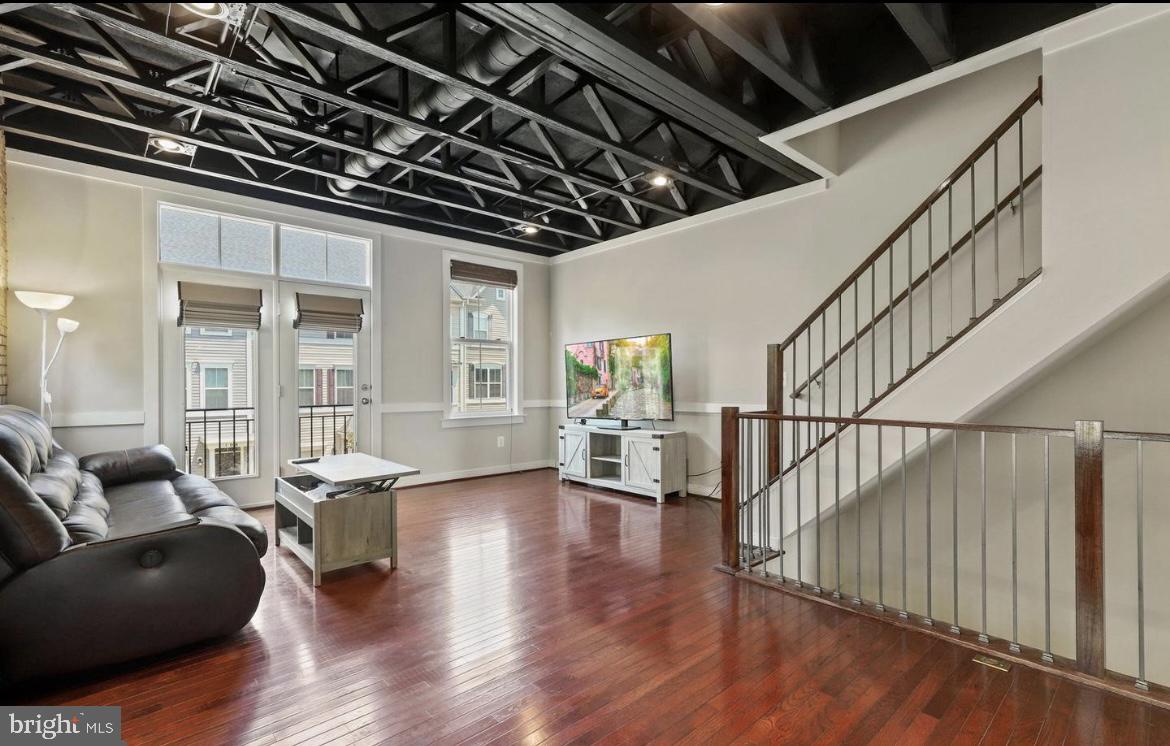 VILLAGE AT WOODSTREAM - Residential Lease