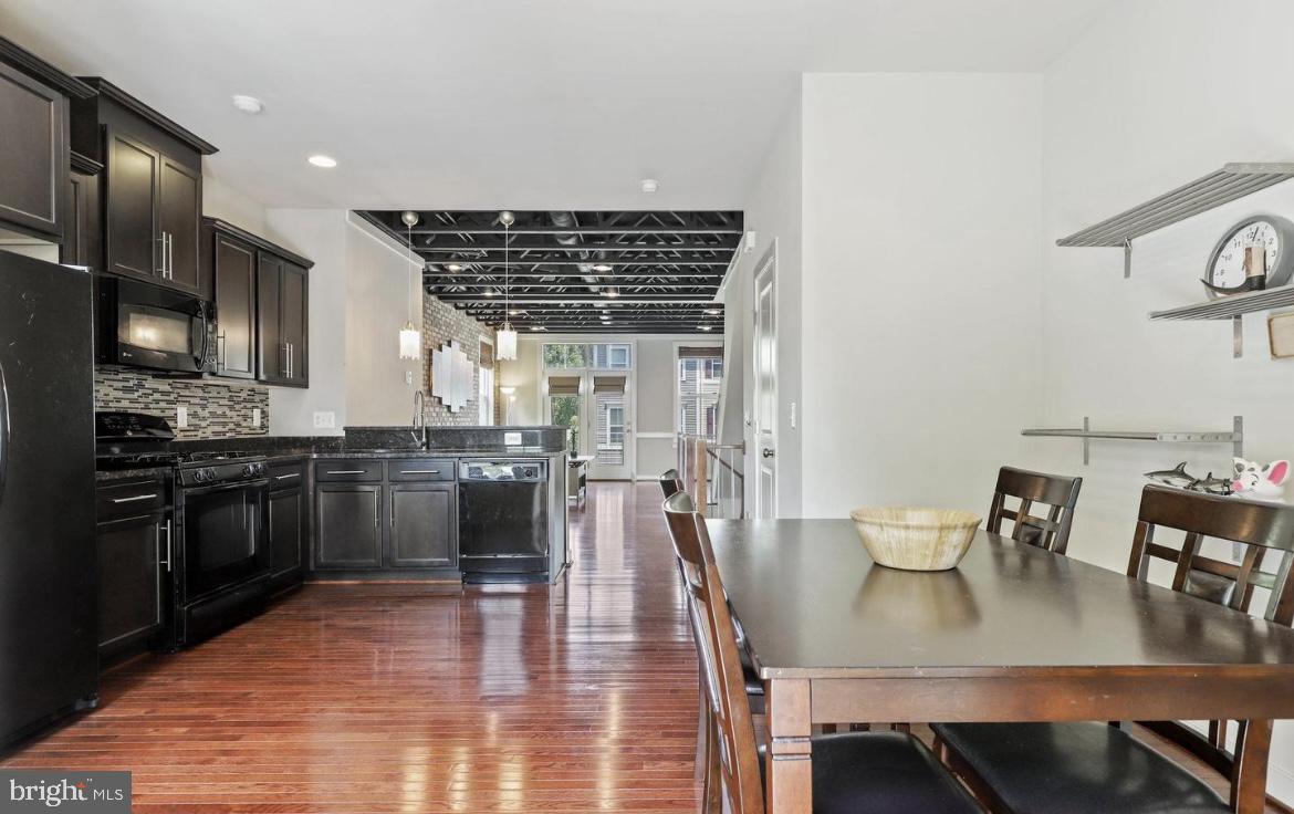 VILLAGE AT WOODSTREAM - Residential Lease