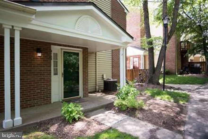 Beautifully bright and colorful end-unit townhouse-style condo with both patio and deck in fantastic neighborhood! Large master suite, eat-in kitchen, living room and dining room with HW and granite. New Washer and Dryer and ample storage space.  Is in Close proximity too commuter parking, Prince William Government Center,  Potomac Mills and approximately a 30 minute drive to either Quantico Marine Base or Ft. Belvoir.