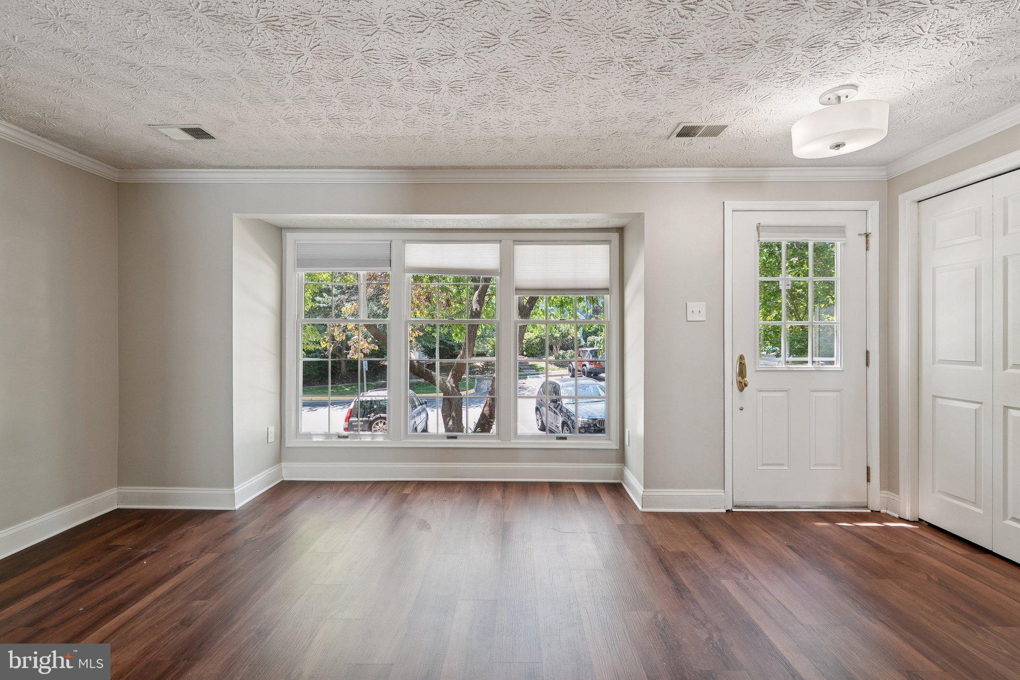 1511 TWISTED OAK DRIVE