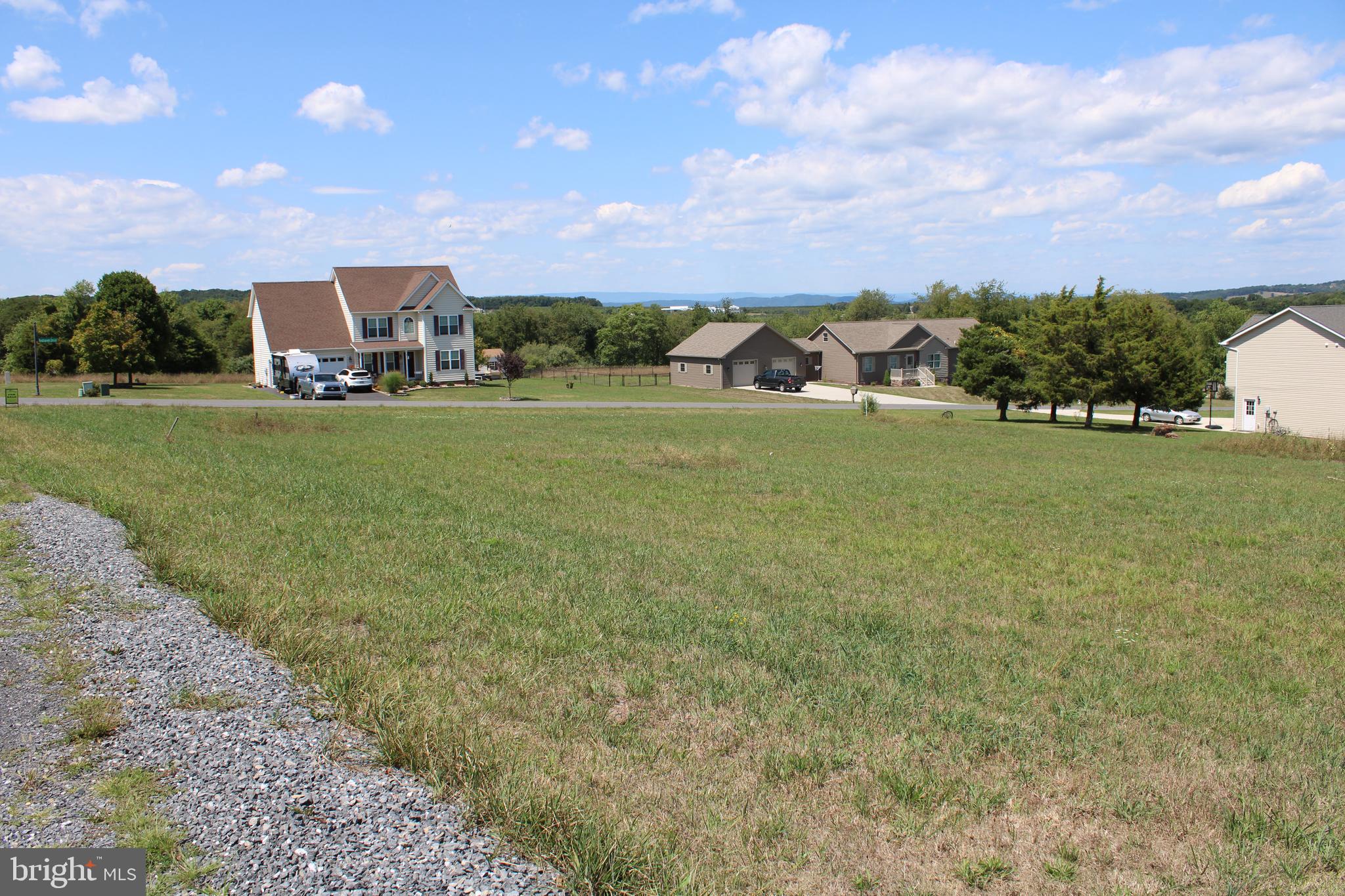 HARVEST HILLS - Land