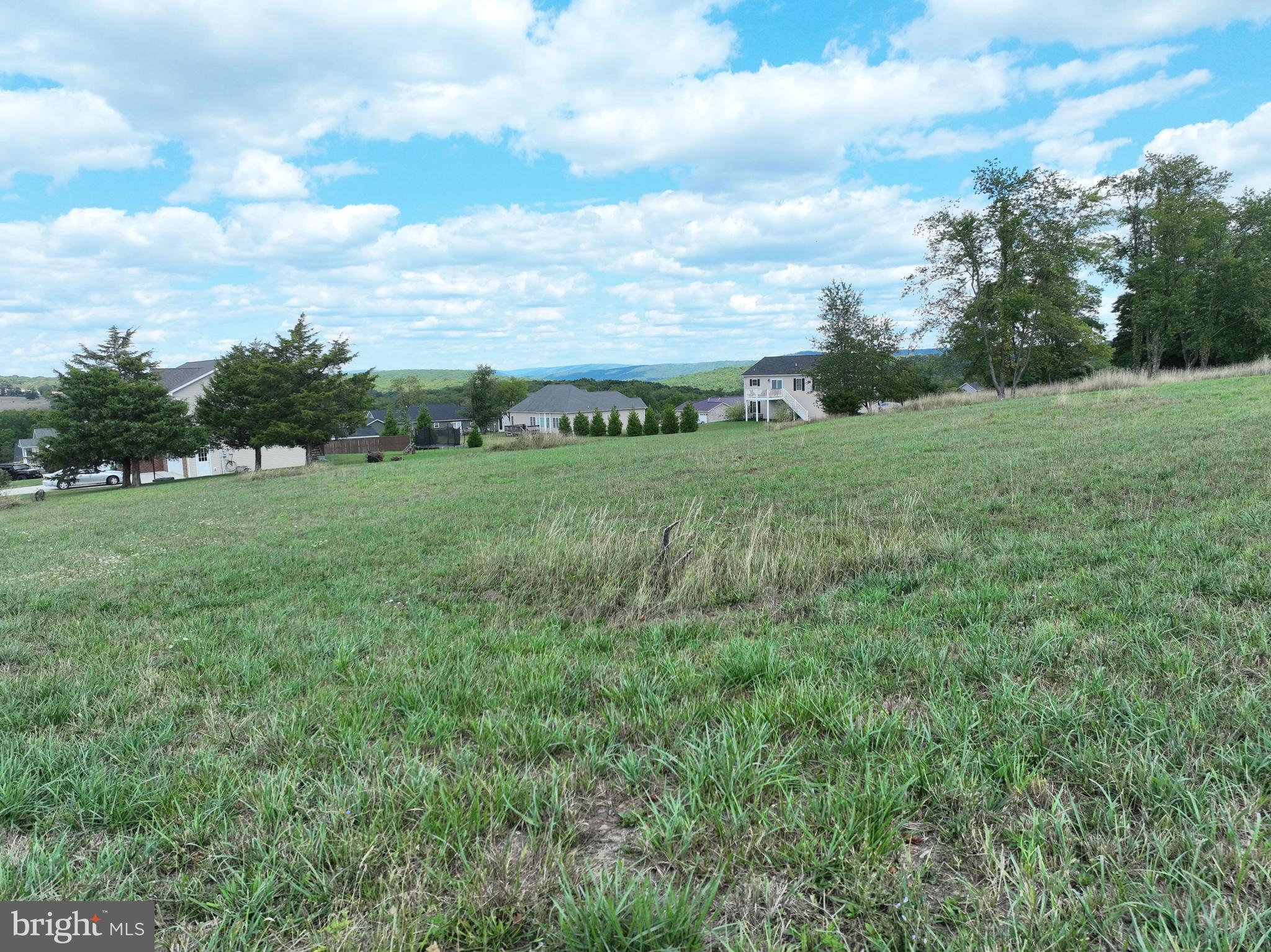 HARVEST HILLS - Land