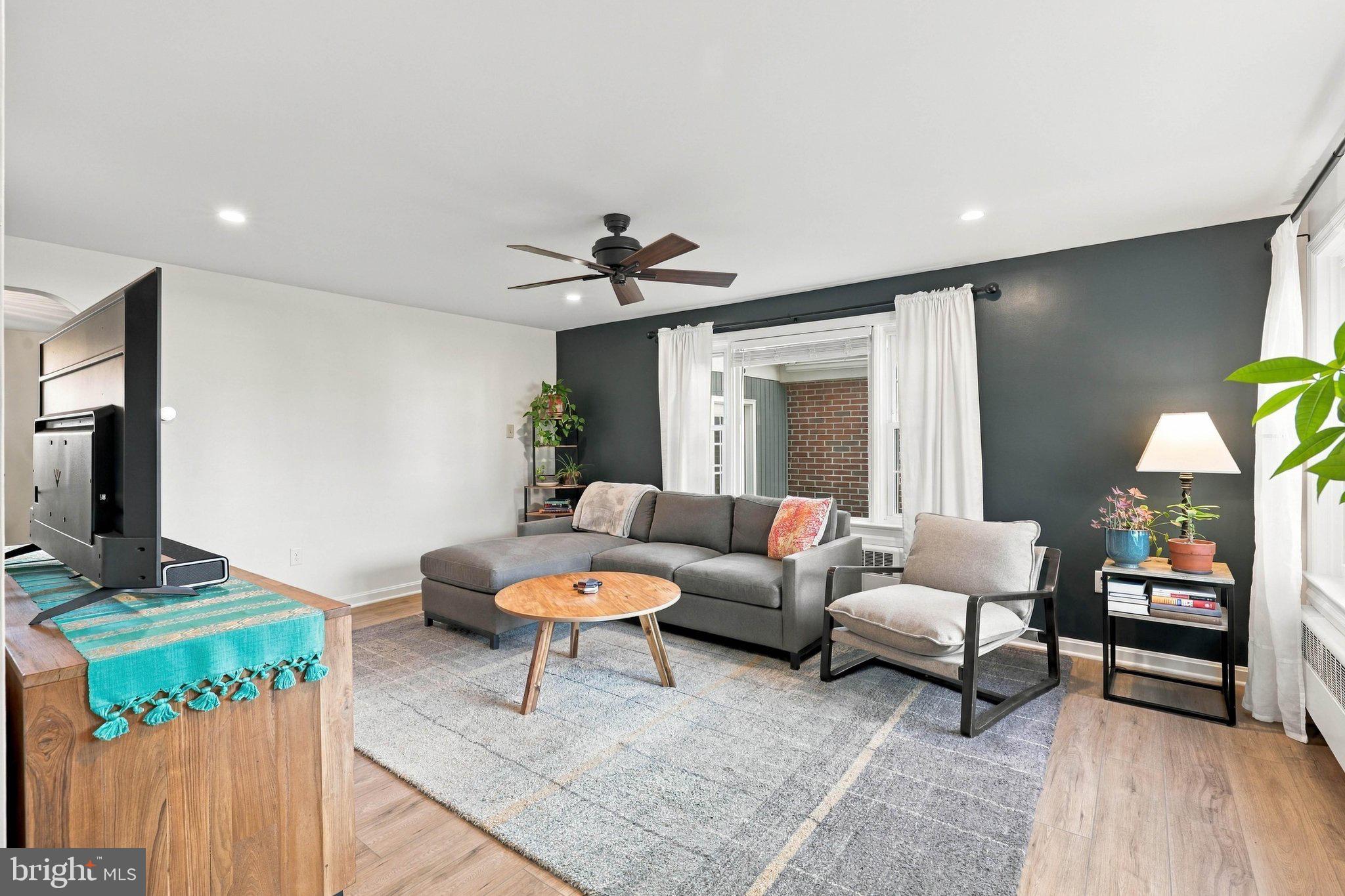 150 W ROSEVILLE ROAD
