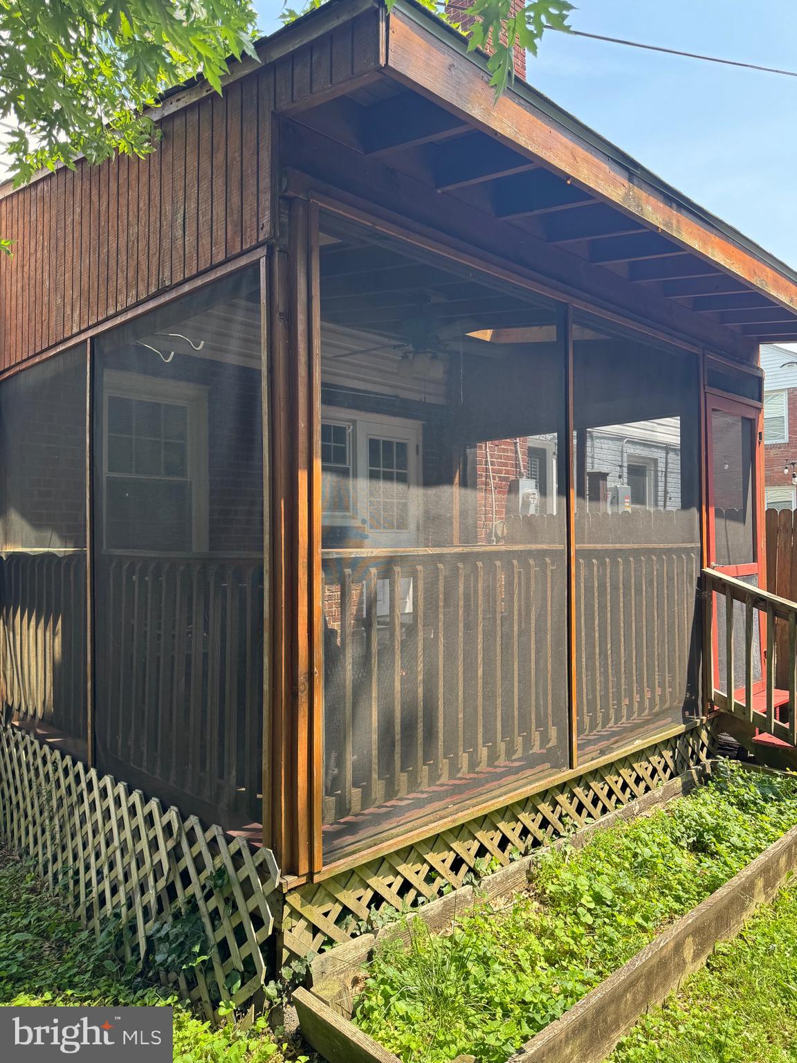 6016 N KINGS HIGHWAY