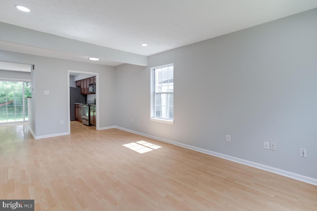 STRATFORD SQUARE - Residential