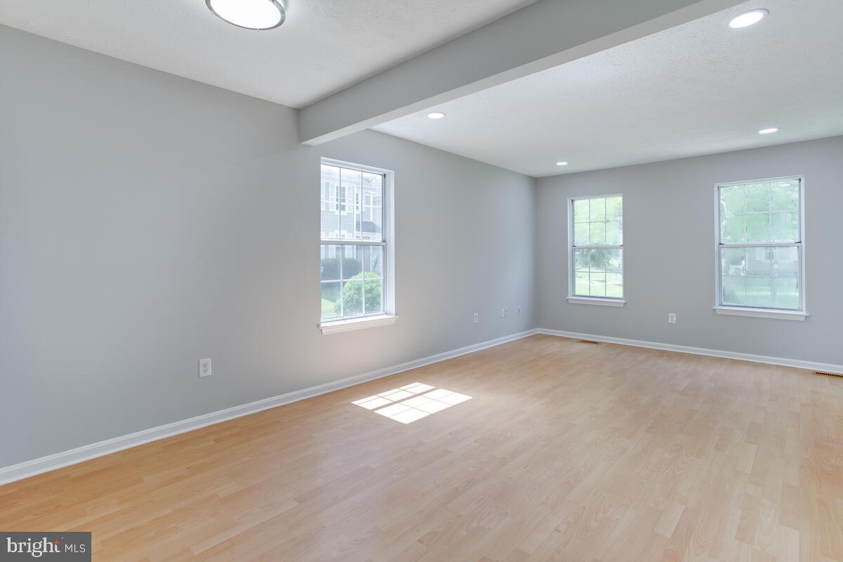 STRATFORD SQUARE - Residential