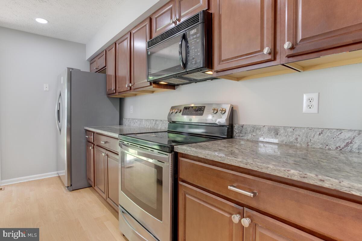 STRATFORD SQUARE - Residential