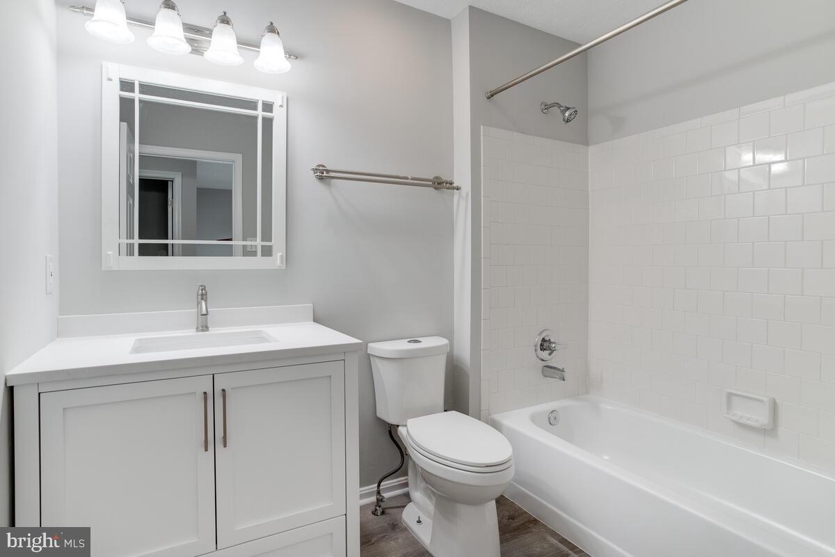 STRATFORD SQUARE - Residential