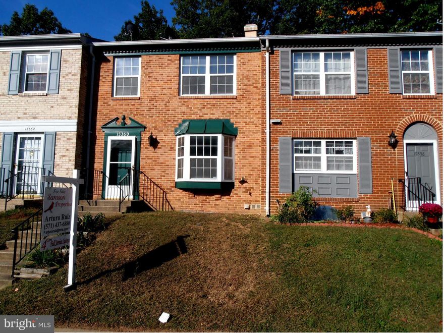 PRICE REDUCTION! Contract fell thru. Spacious and cozy 3 bed, 3 baths, 3 level Brick front TH. Finished wlk/out bsmnt w/deck backing to woods.  Poto. Mills, Sentara Hosp & I-95. Convenient to Quantico & the Fort Belvoir Base, many upgrades: new hrdwood floors, new kit cabnts, carpet, remodeled baths and freshly painted throughout; Lg Fam room w/ Fireplace. Located in a cul-de-sac; pool & parks.
