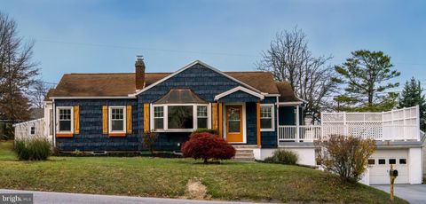 Photo of 82 S Houcks Road, HARRISBURG, PA 17109 (MLS # PADA2051152)