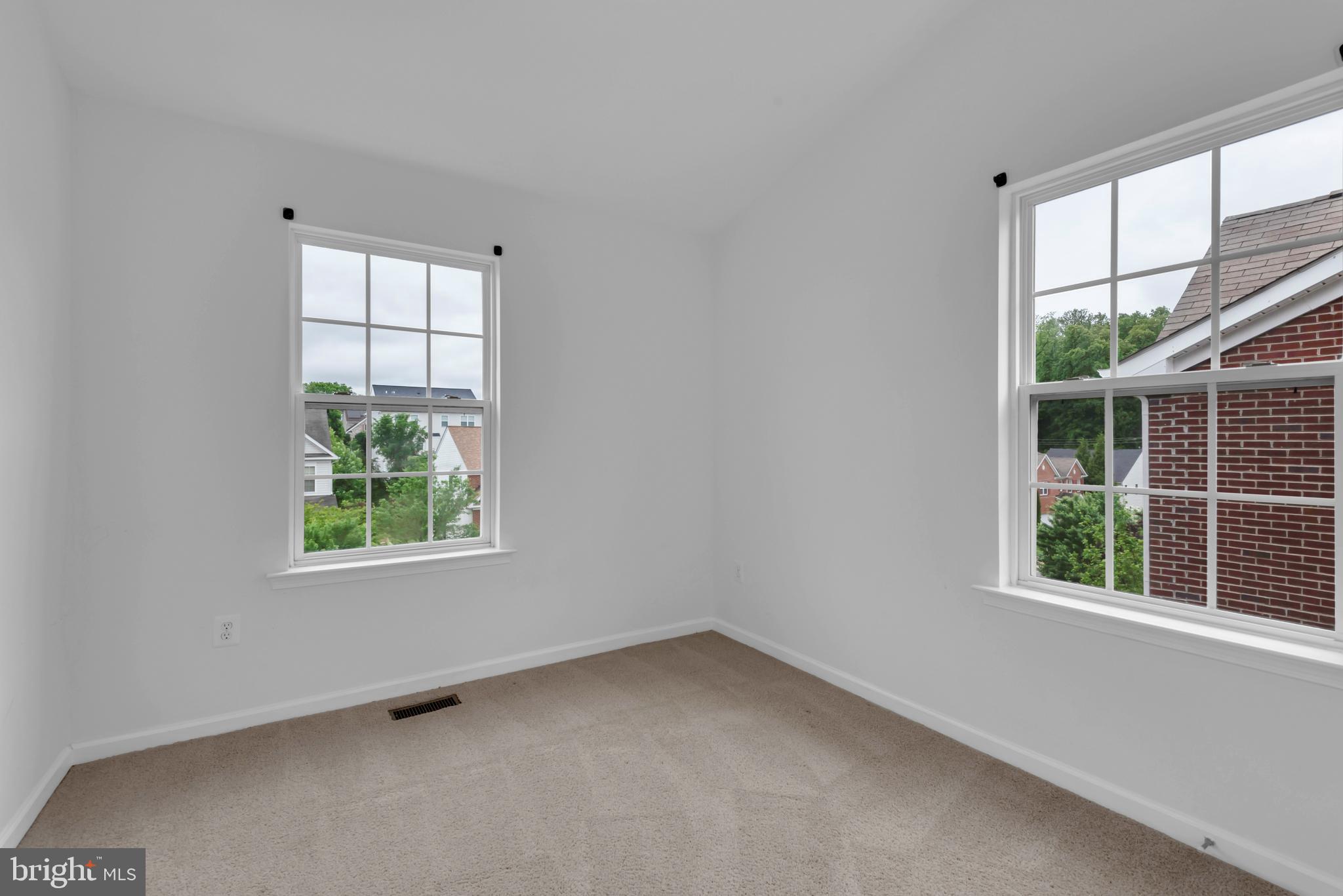 THE PARK AT ADDISON METRO - Residential