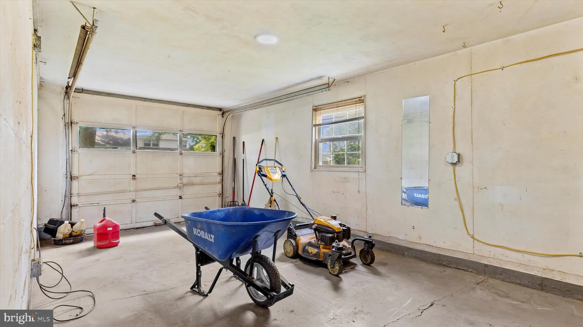 York, Pennsylvania 17402, United States, 3 Bedrooms Bedrooms, ,2 BathroomsBathrooms,Residential,Pending,189644