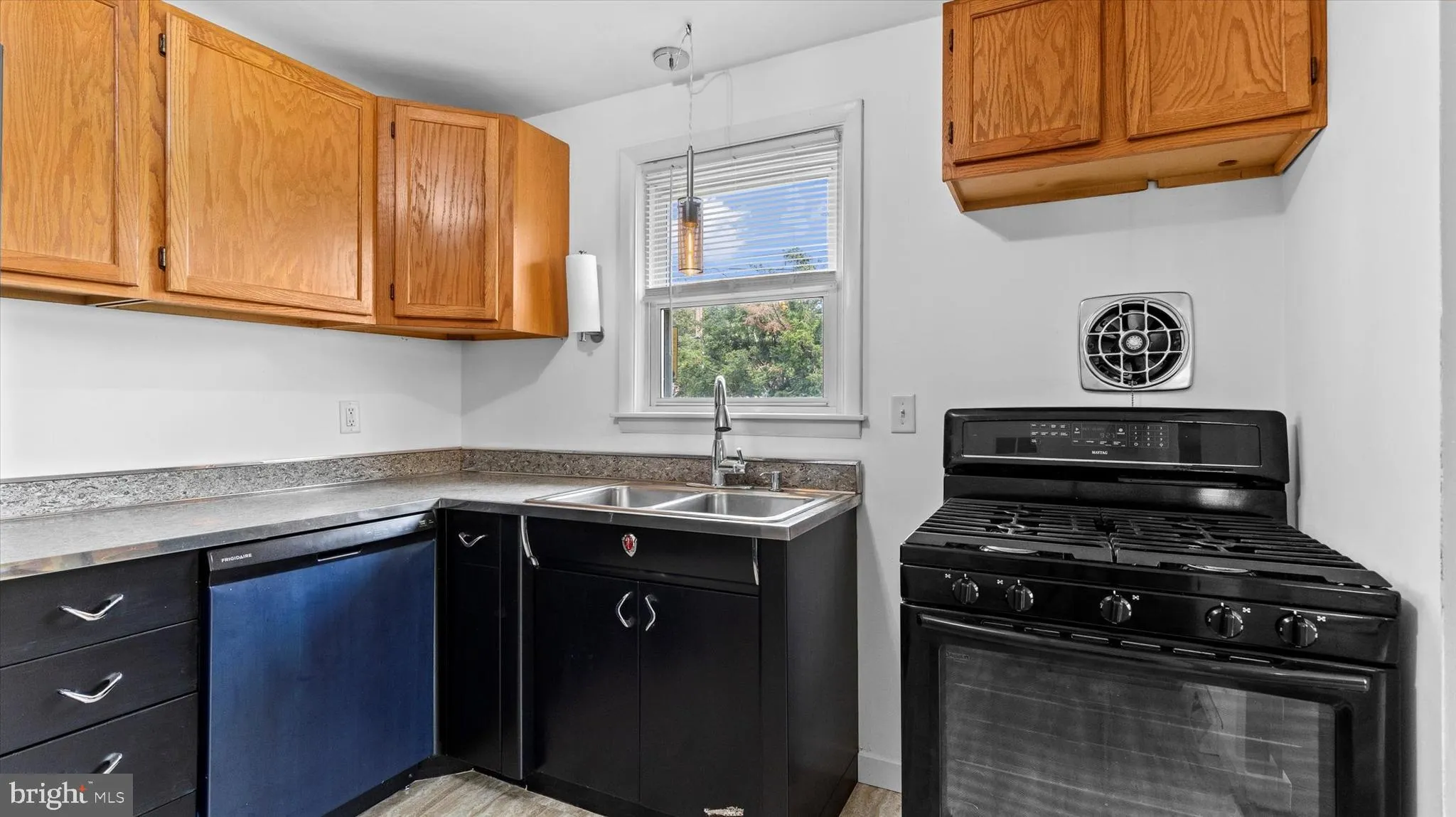 York, Pennsylvania 17402, United States, 3 Bedrooms Bedrooms, ,2 BathroomsBathrooms,Residential,Pending,189644