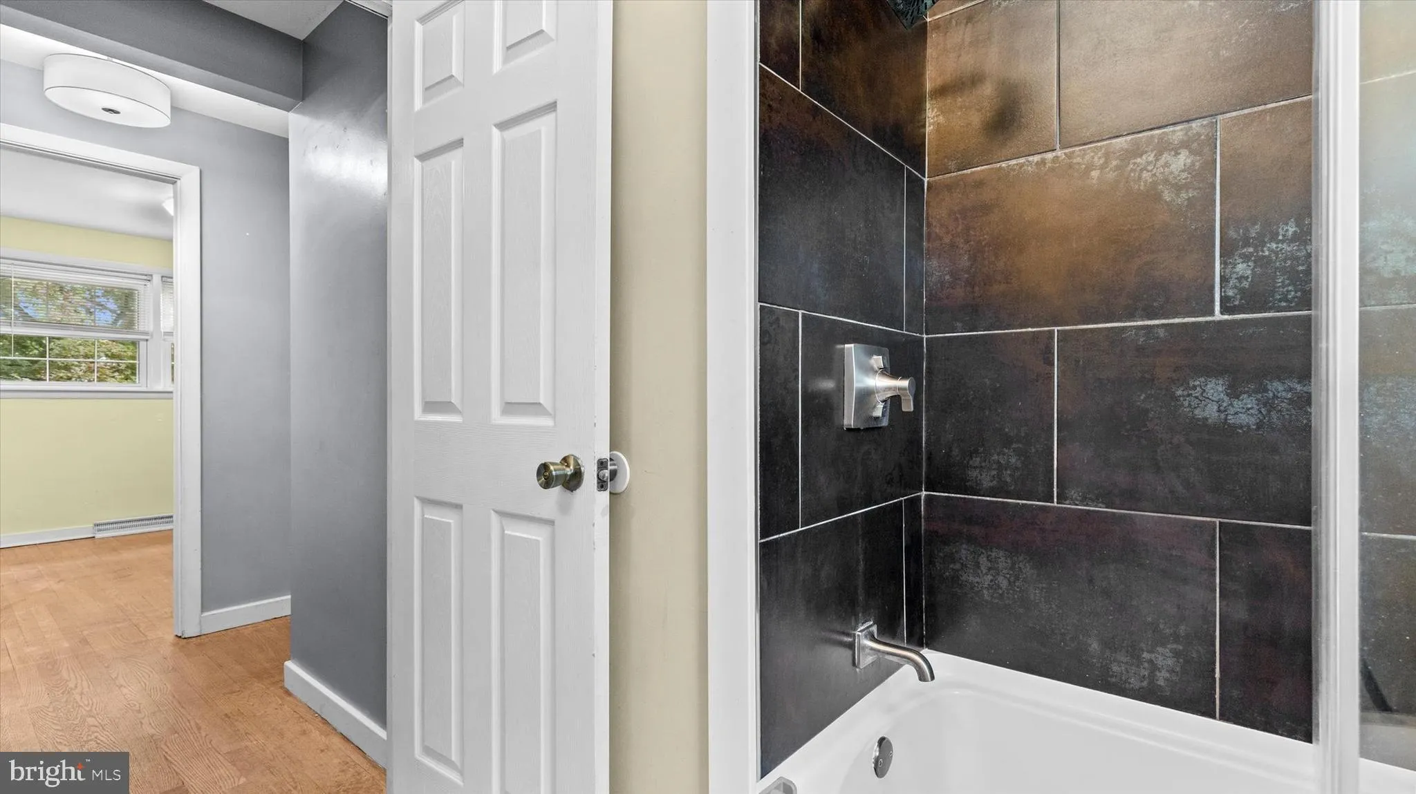 York, Pennsylvania 17402, United States, 3 Bedrooms Bedrooms, ,2 BathroomsBathrooms,Residential,Pending,189644