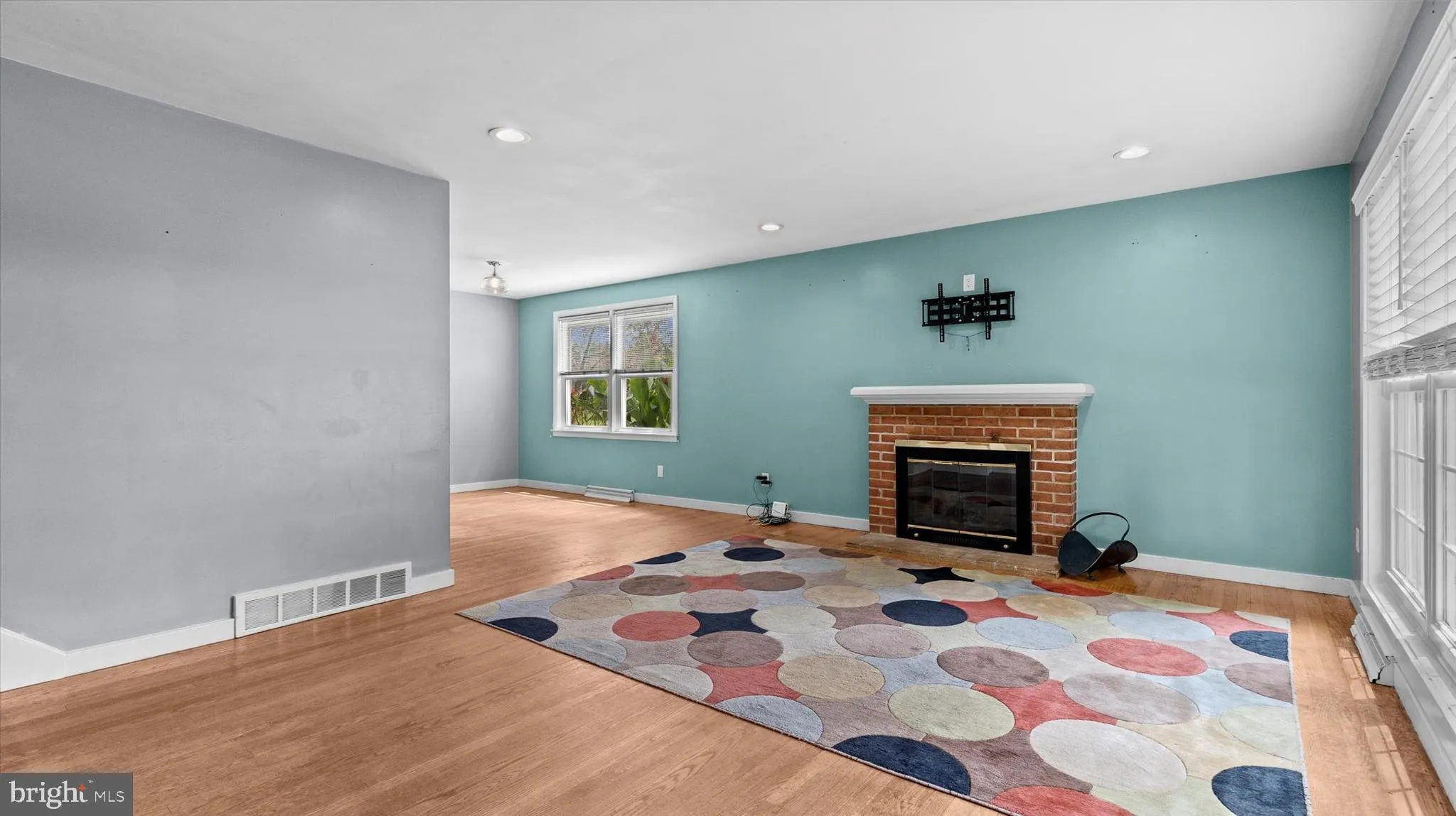 York, Pennsylvania 17402, United States, 3 Bedrooms Bedrooms, ,2 BathroomsBathrooms,Residential,Pending,189644