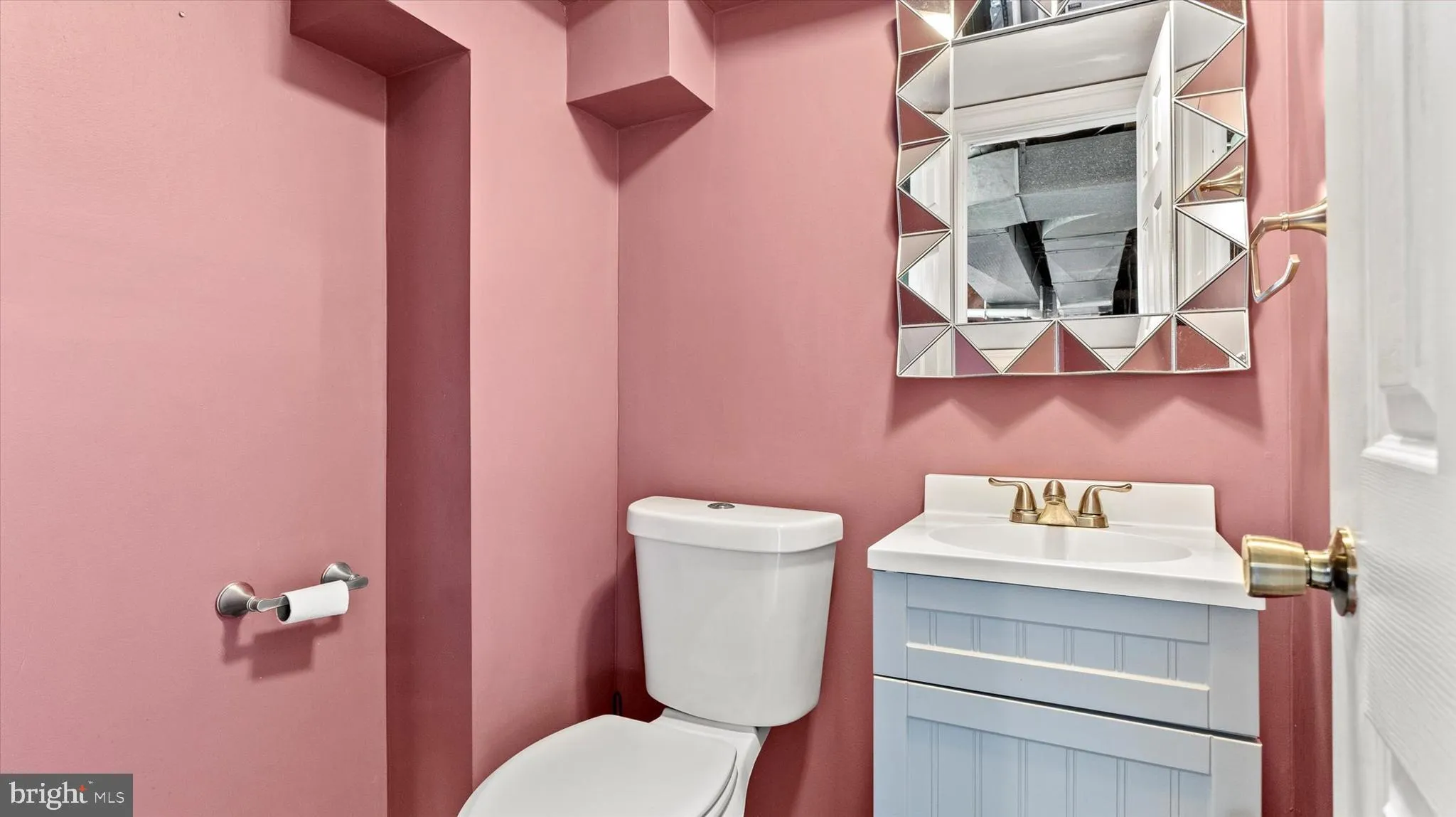 York, Pennsylvania 17402, United States, 3 Bedrooms Bedrooms, ,2 BathroomsBathrooms,Residential,Pending,189644