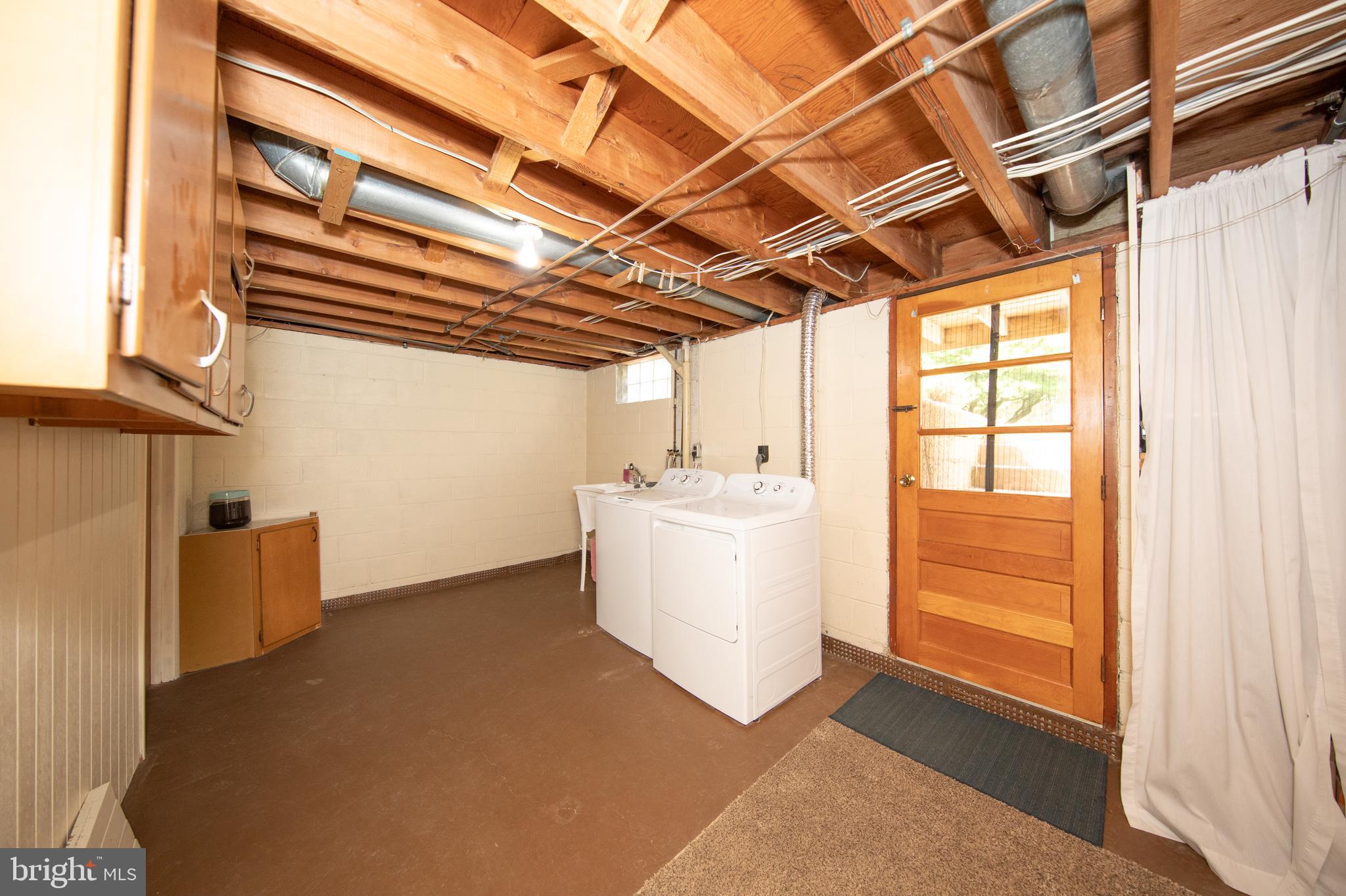 LEWIS MANOR - Residential