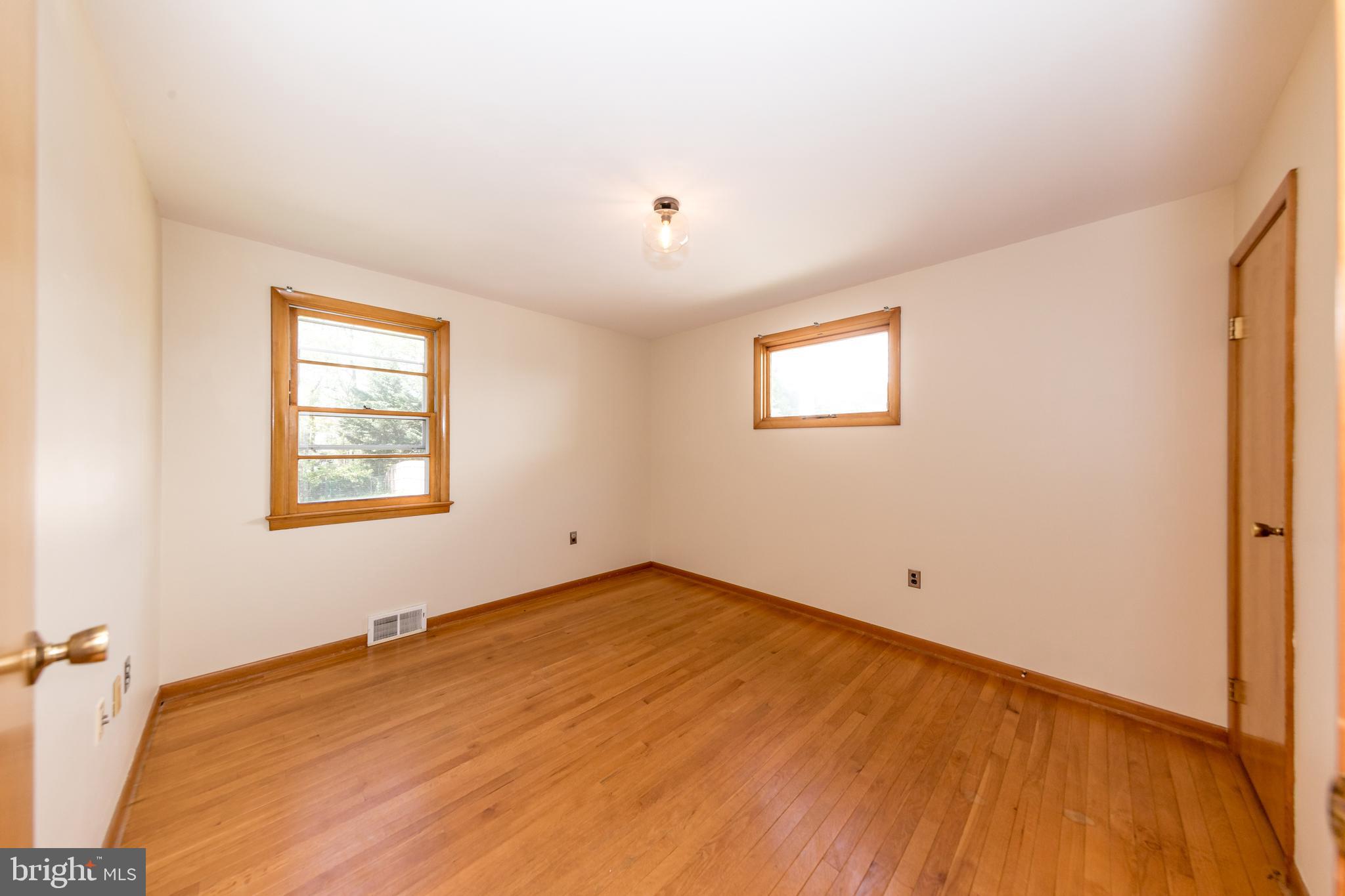 LEWIS MANOR - Residential