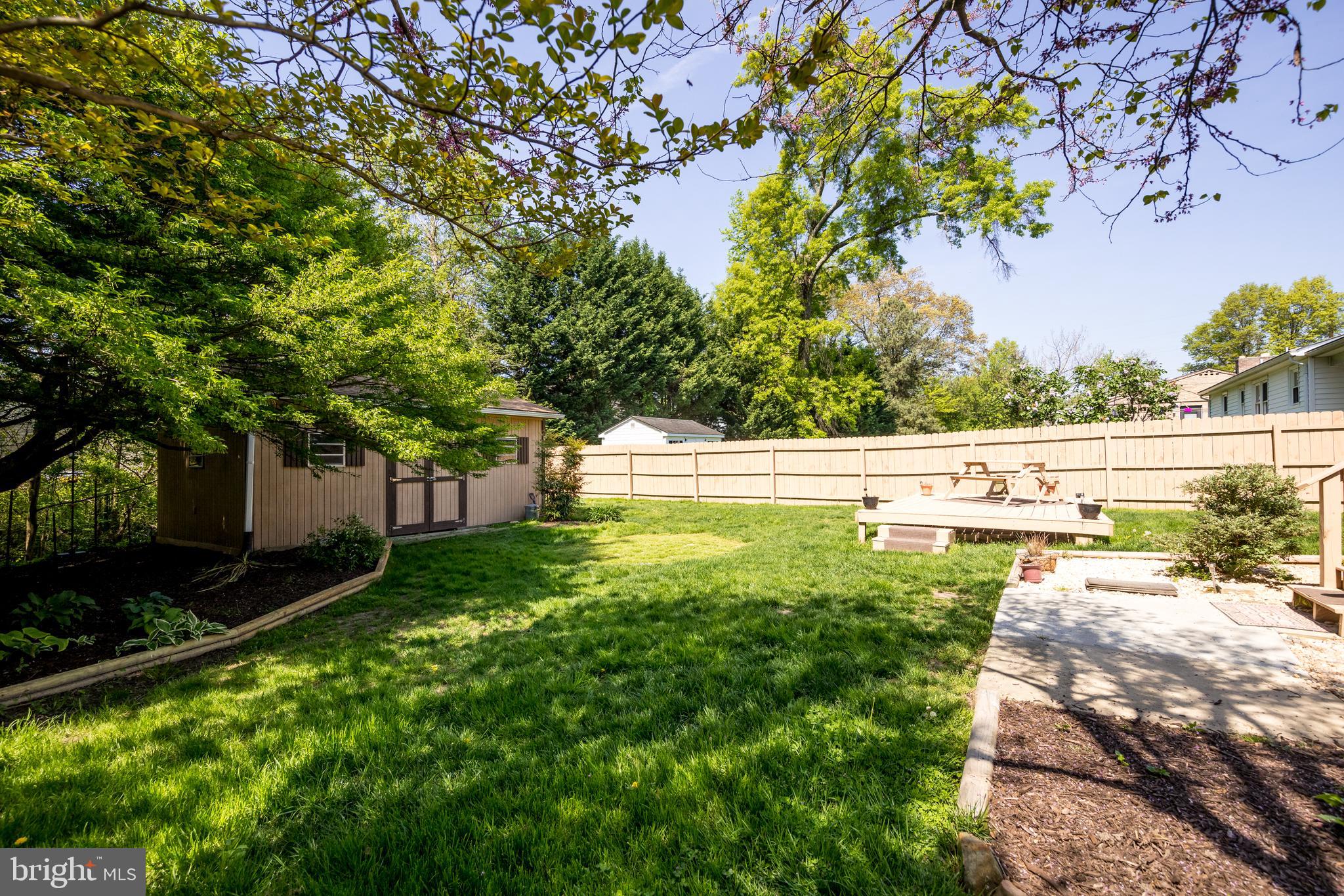 LEWIS MANOR - Residential