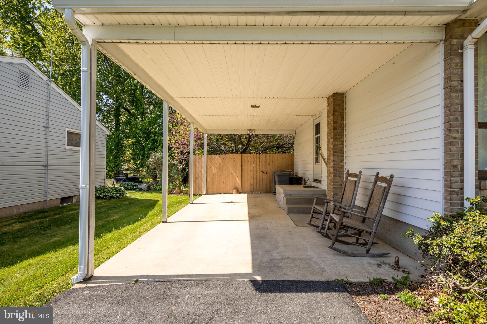 LEWIS MANOR - Residential