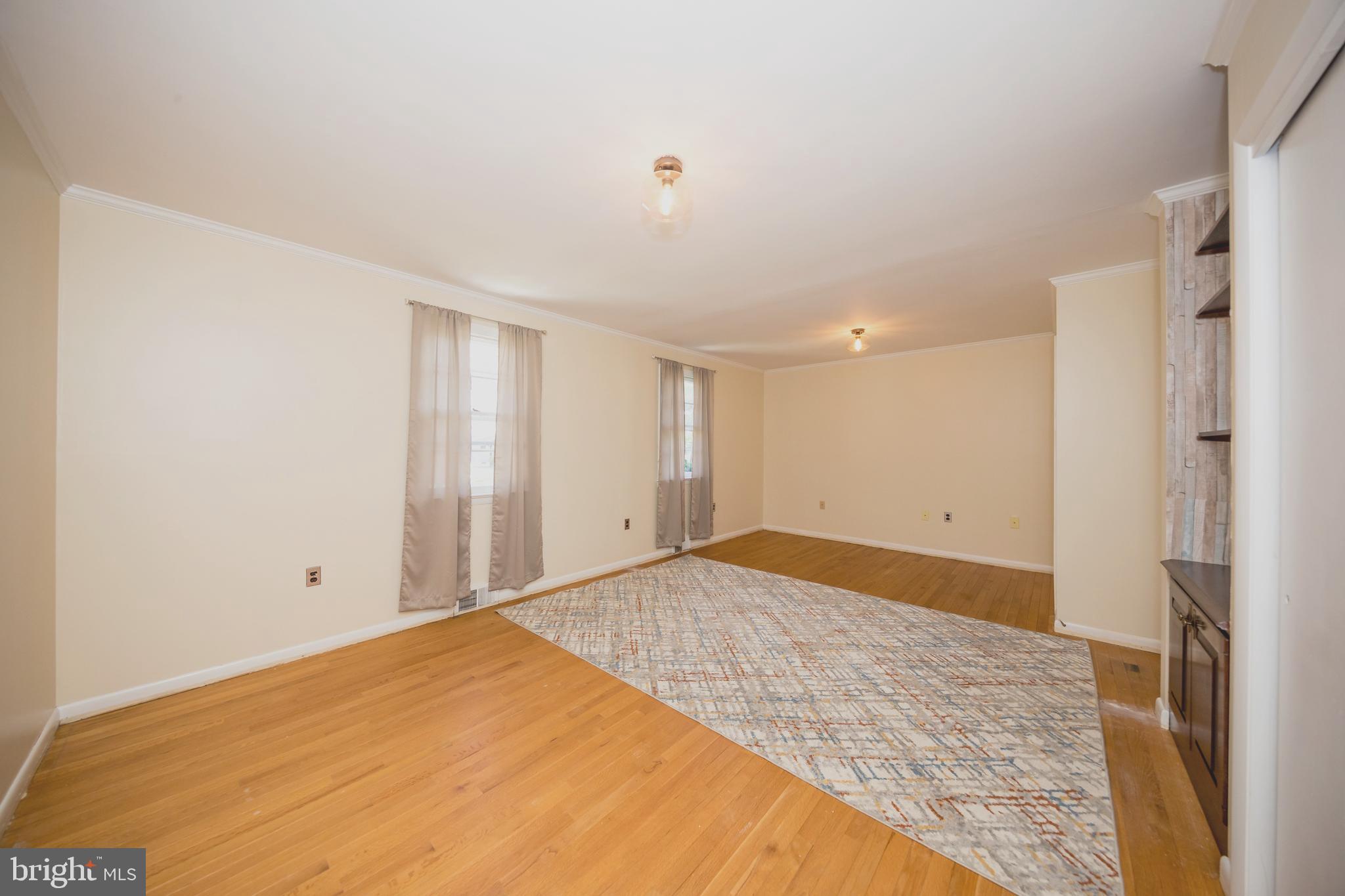 LEWIS MANOR - Residential