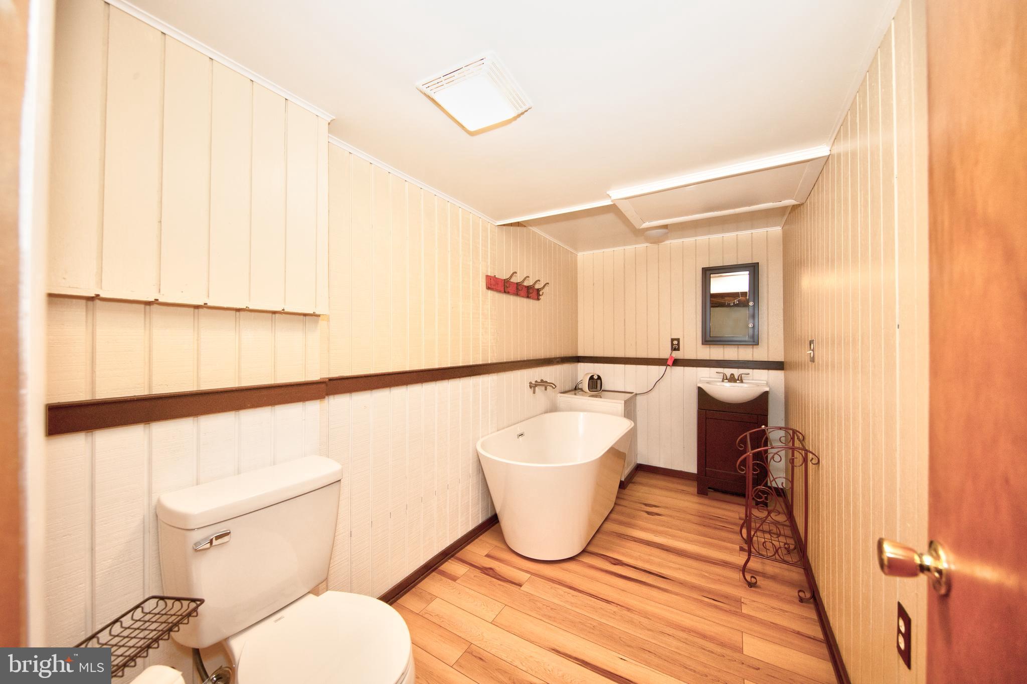 LEWIS MANOR - Residential