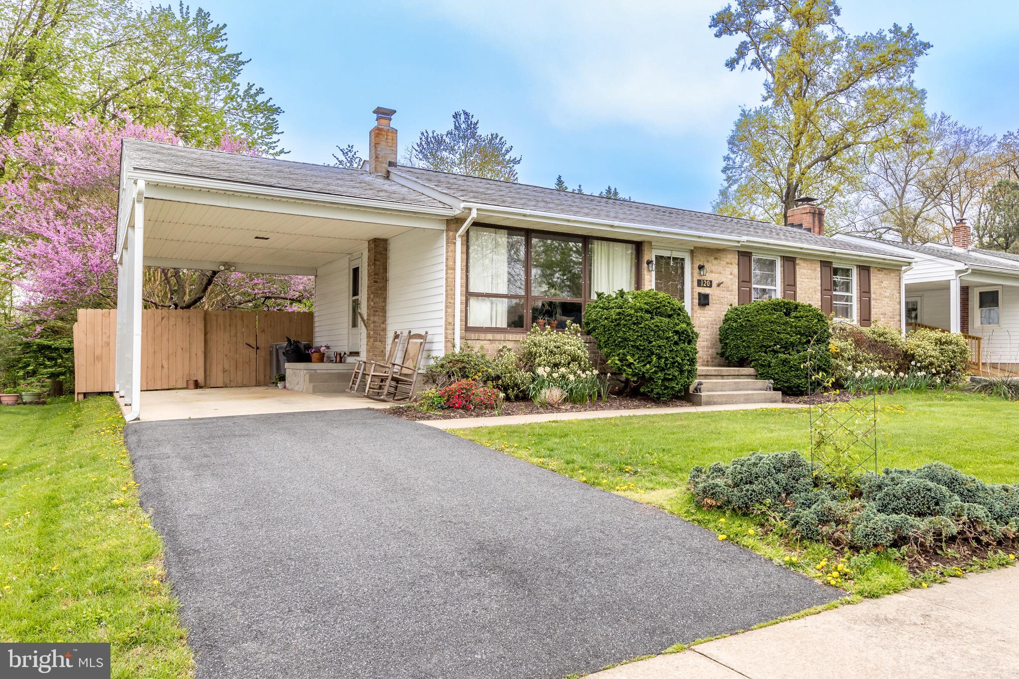 LEWIS MANOR - Residential