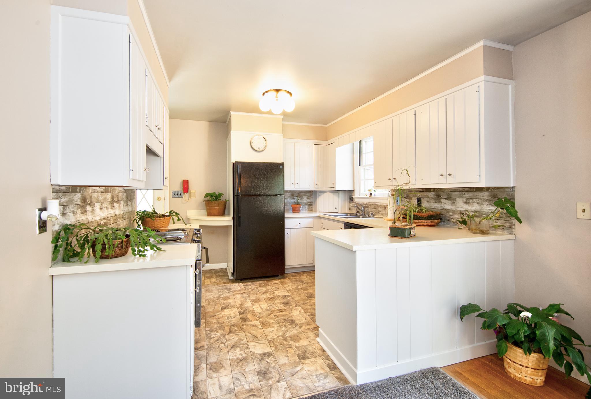 LEWIS MANOR - Residential